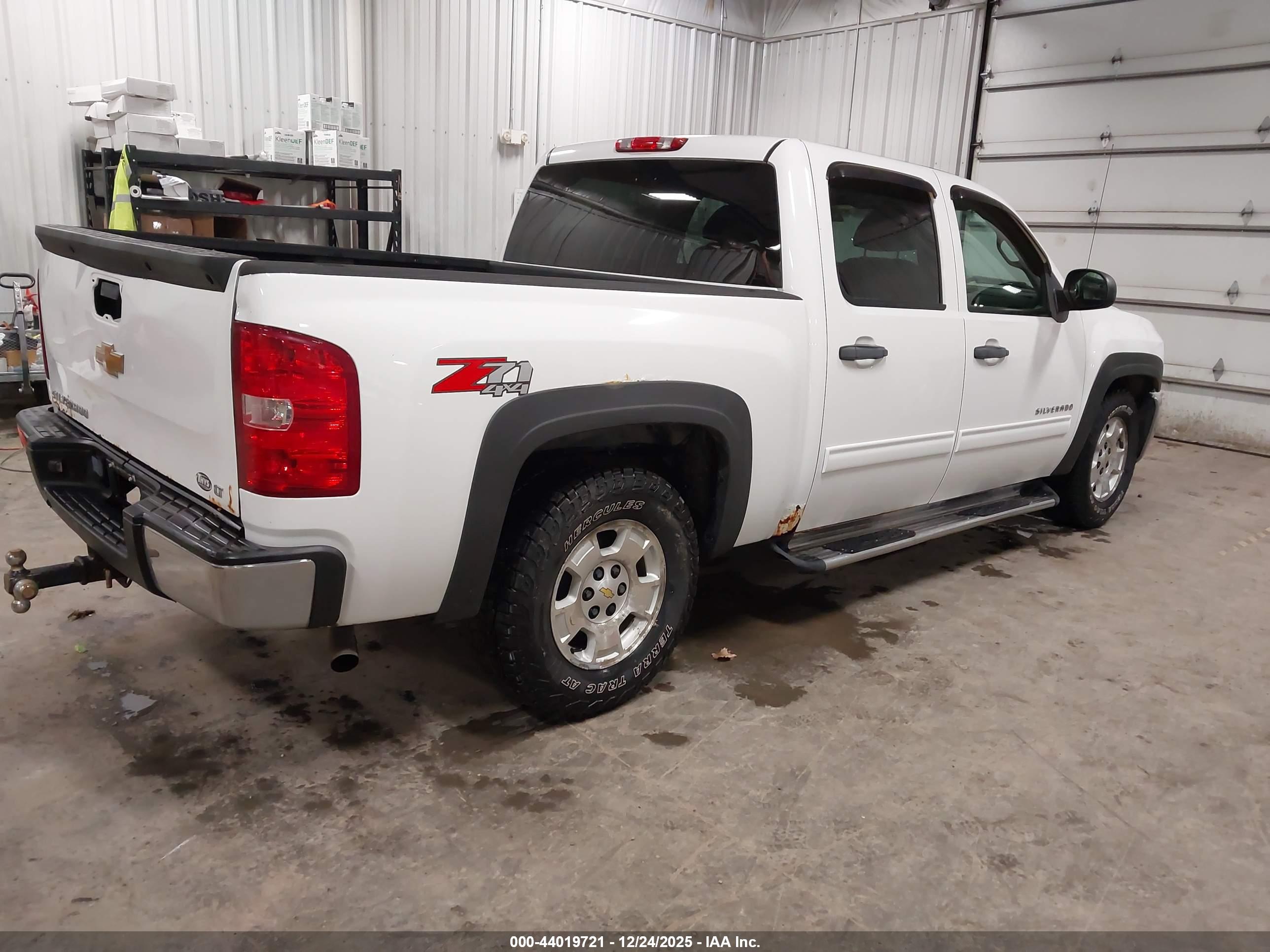 CHEVROLET SILVERADO image 4