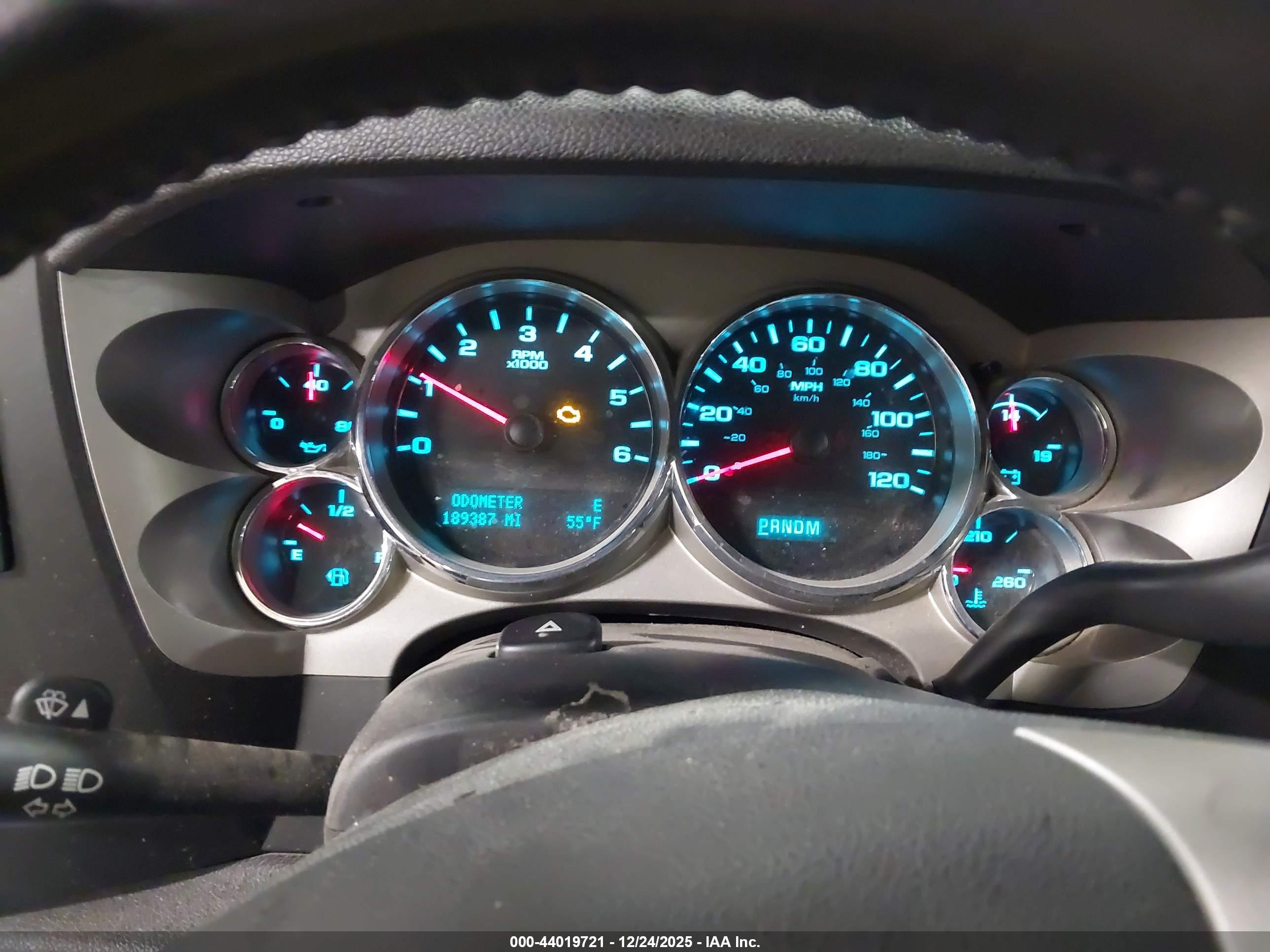 CHEVROLET SILVERADO image 7