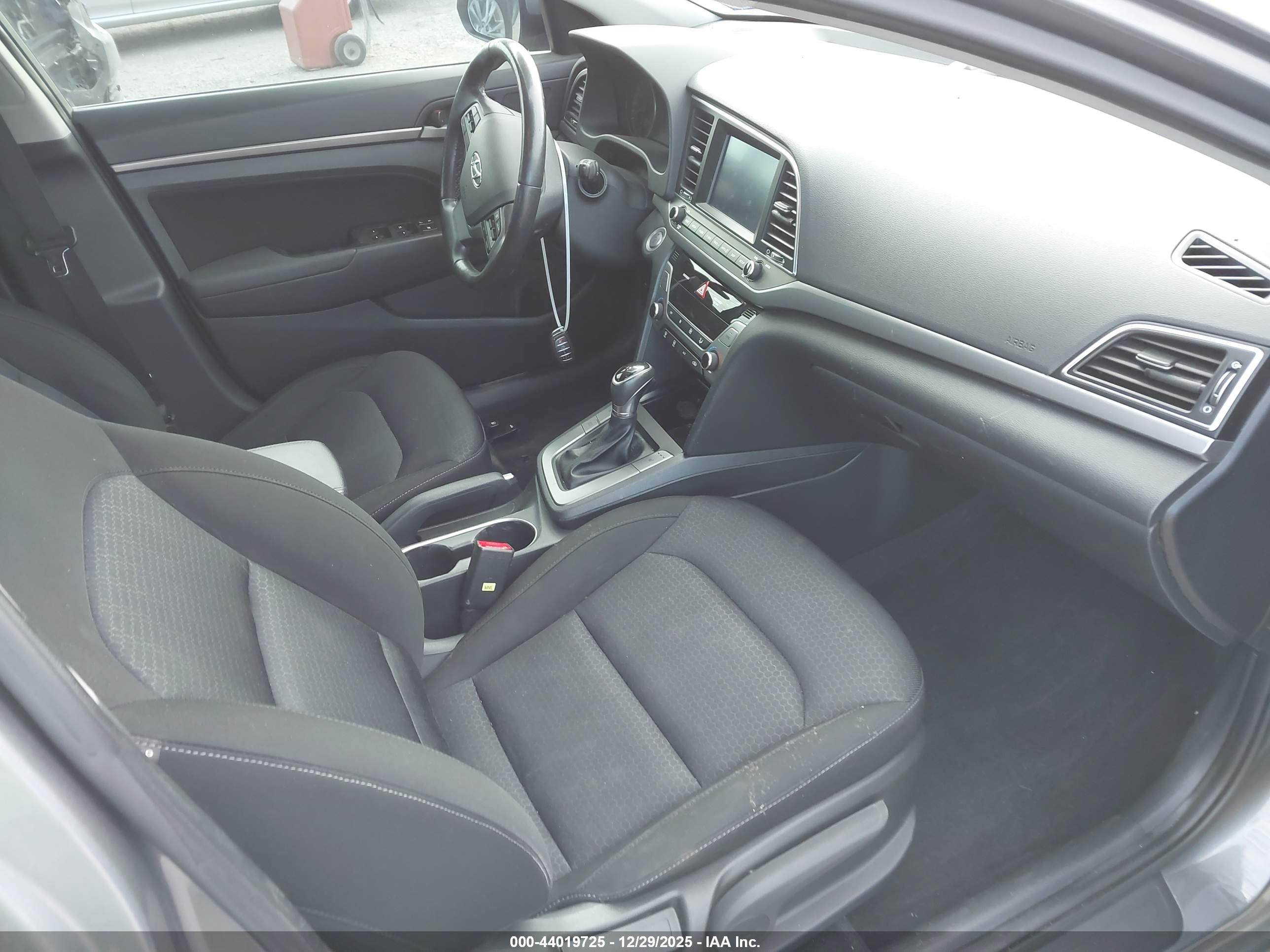 HYUNDAI ELANTRA image 5