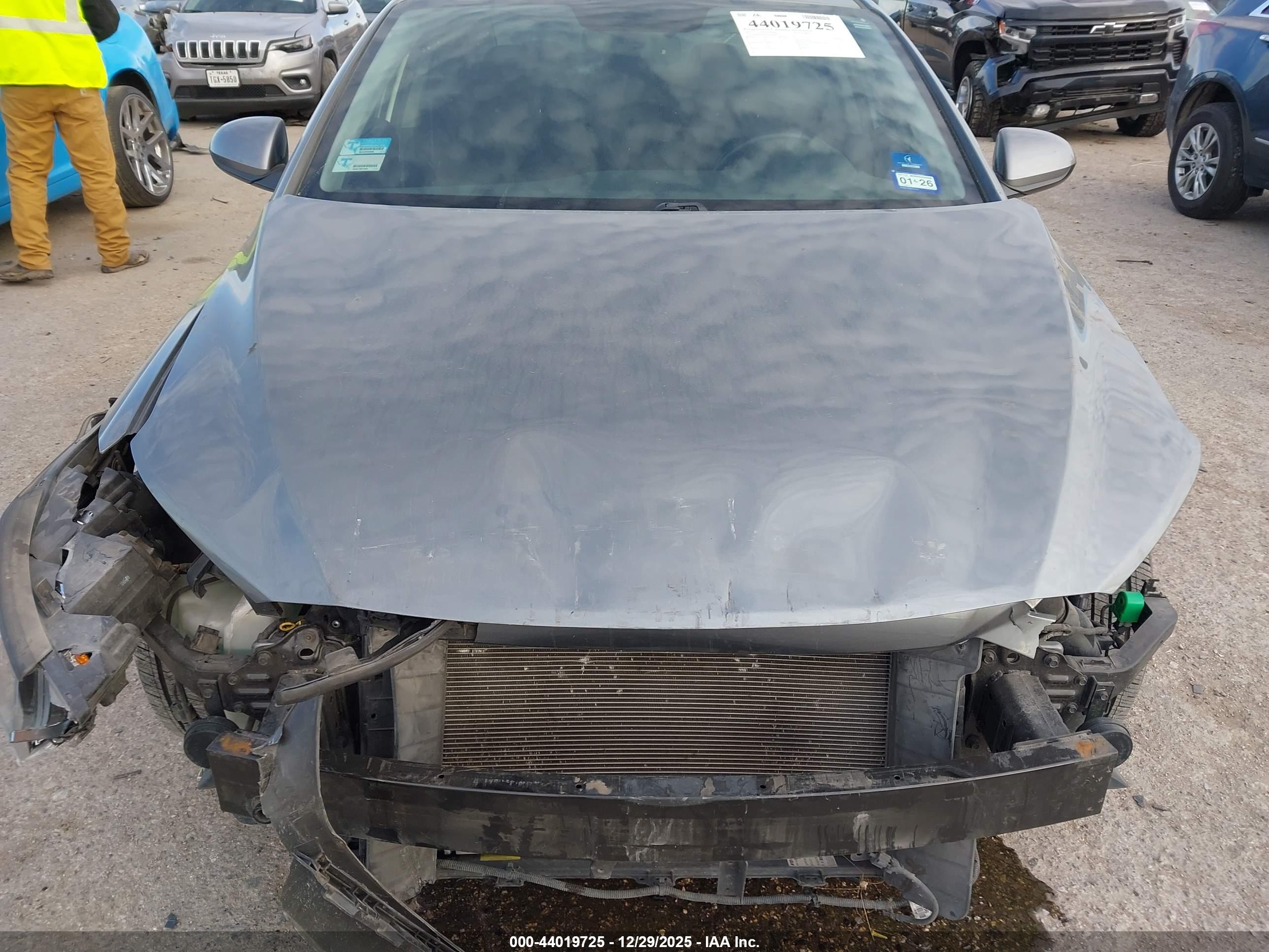 HYUNDAI ELANTRA image 6