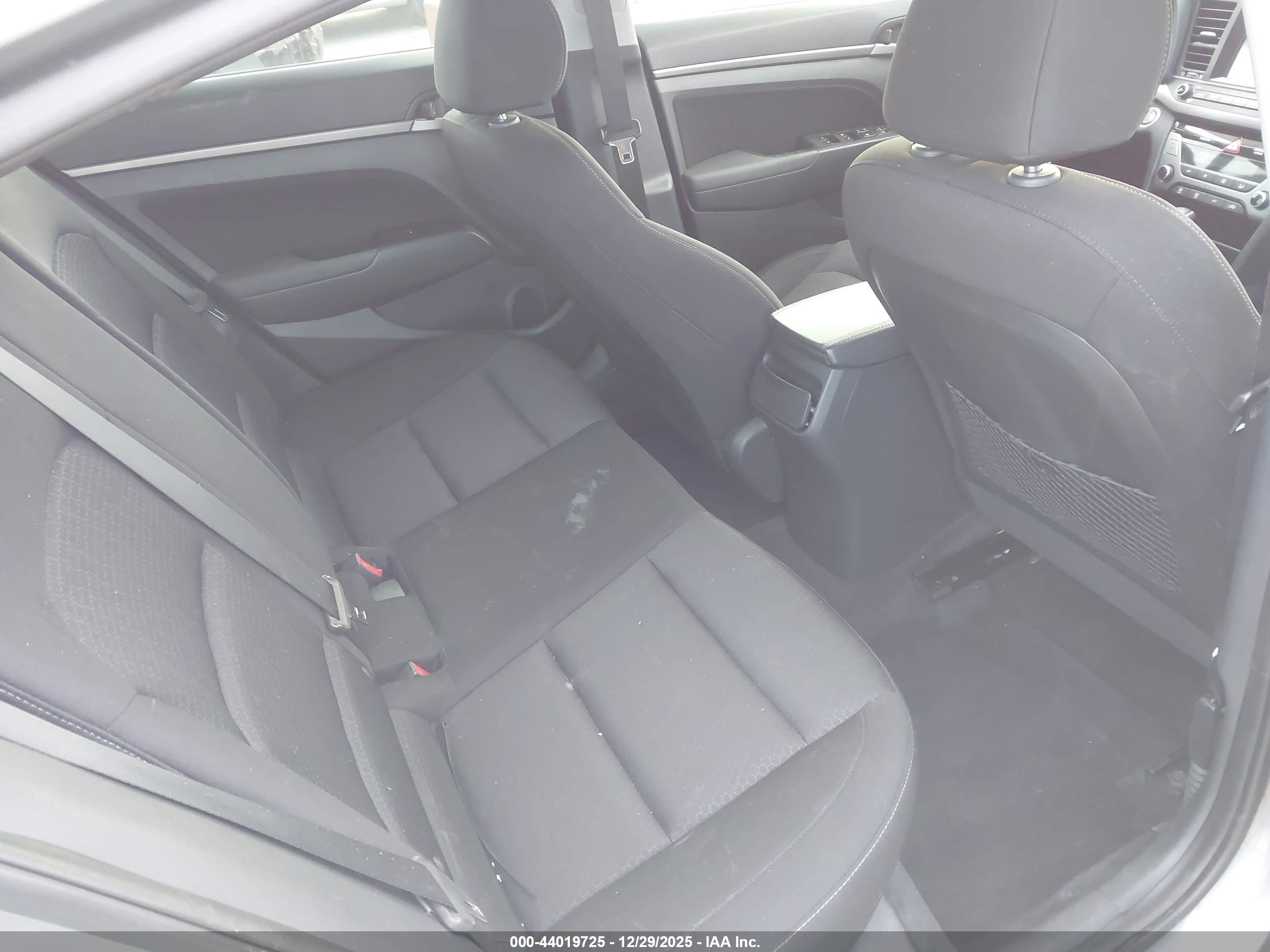 HYUNDAI ELANTRA image 8