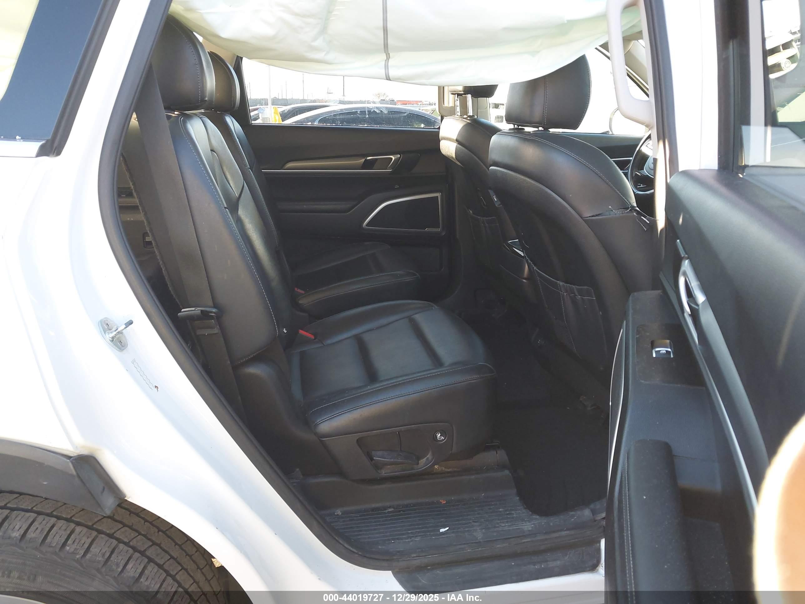 KIA TELLURIDE image 8