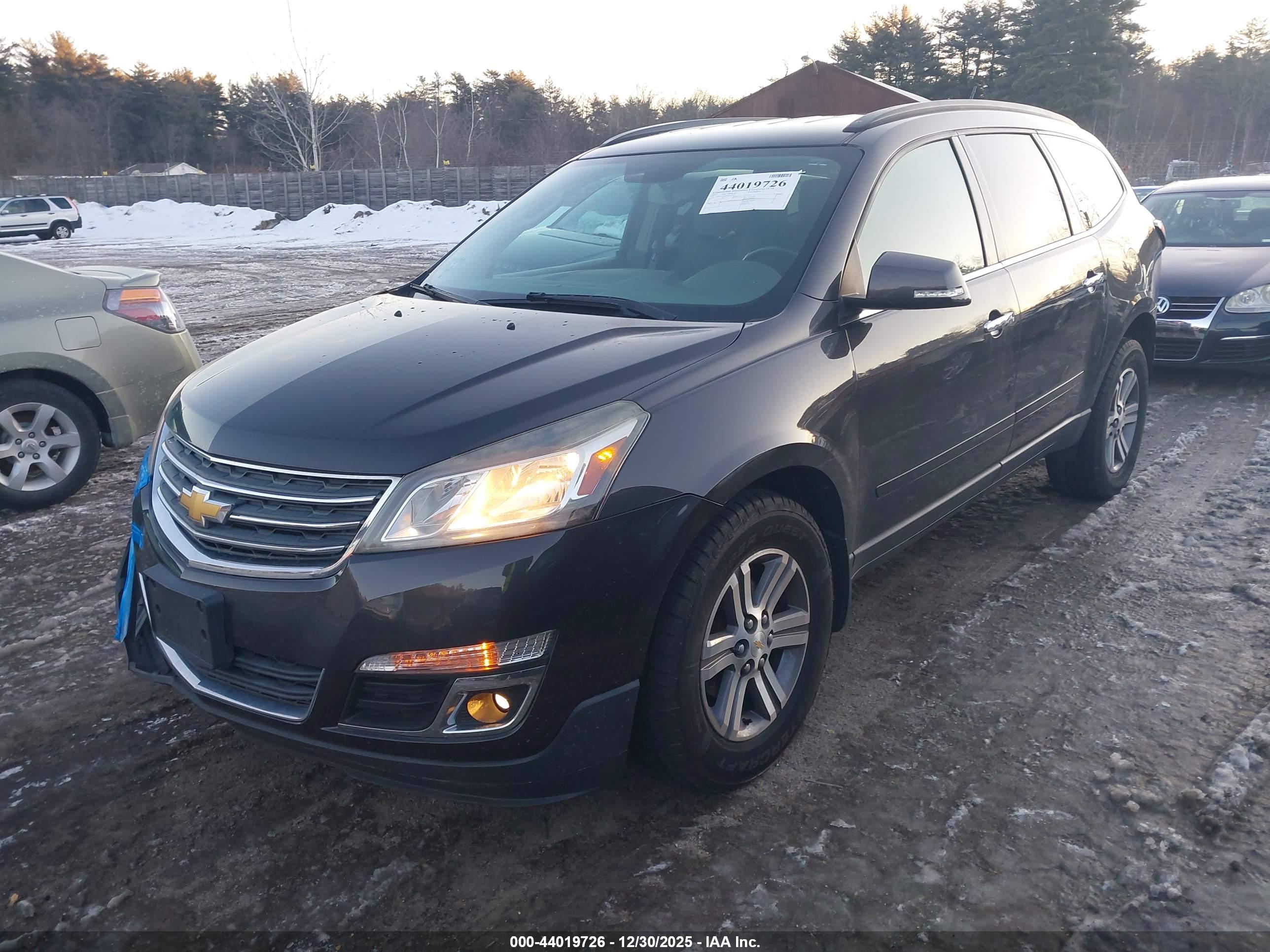 CHEVROLET TRAVERSE image 2