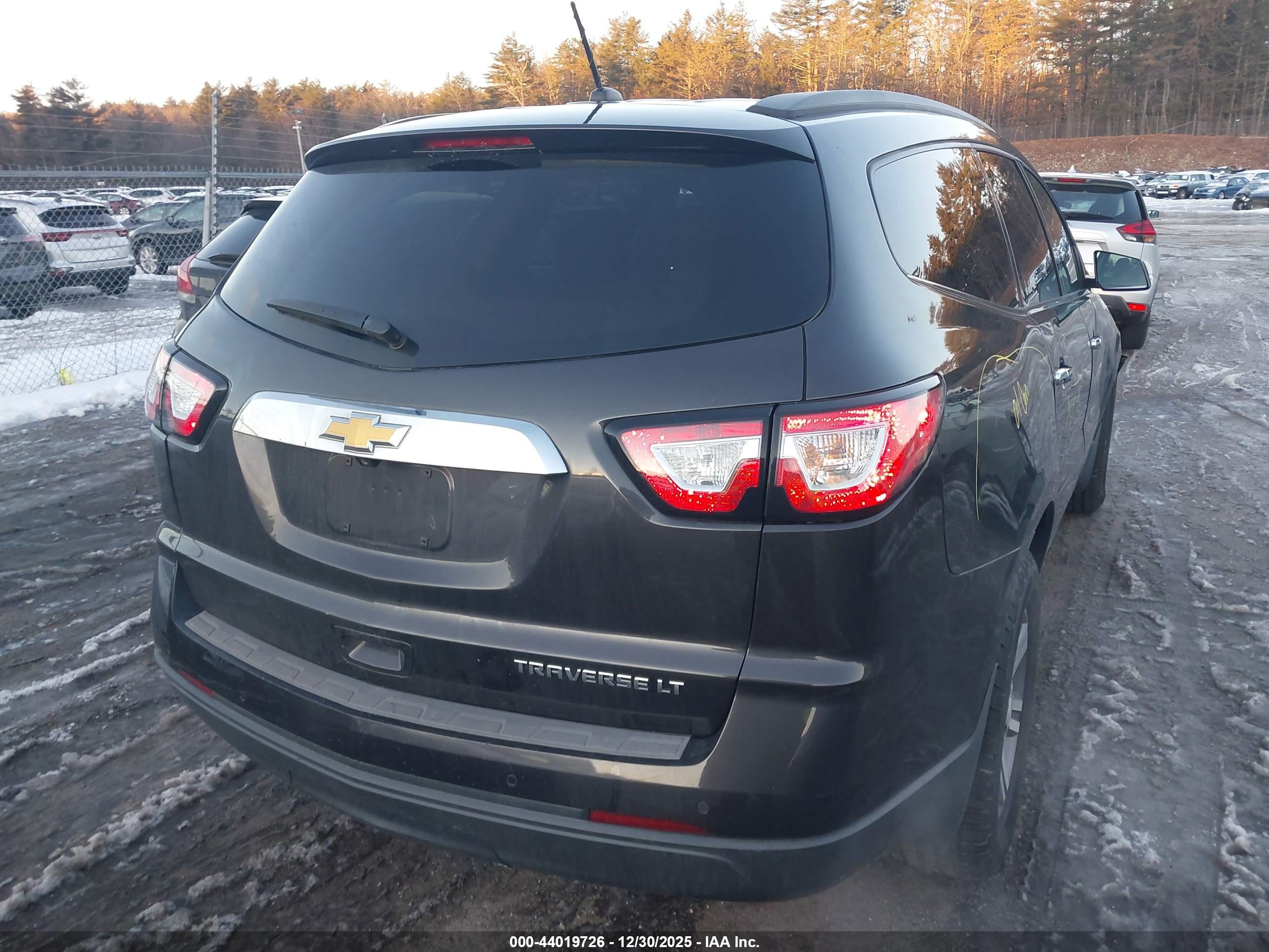 CHEVROLET TRAVERSE image 4