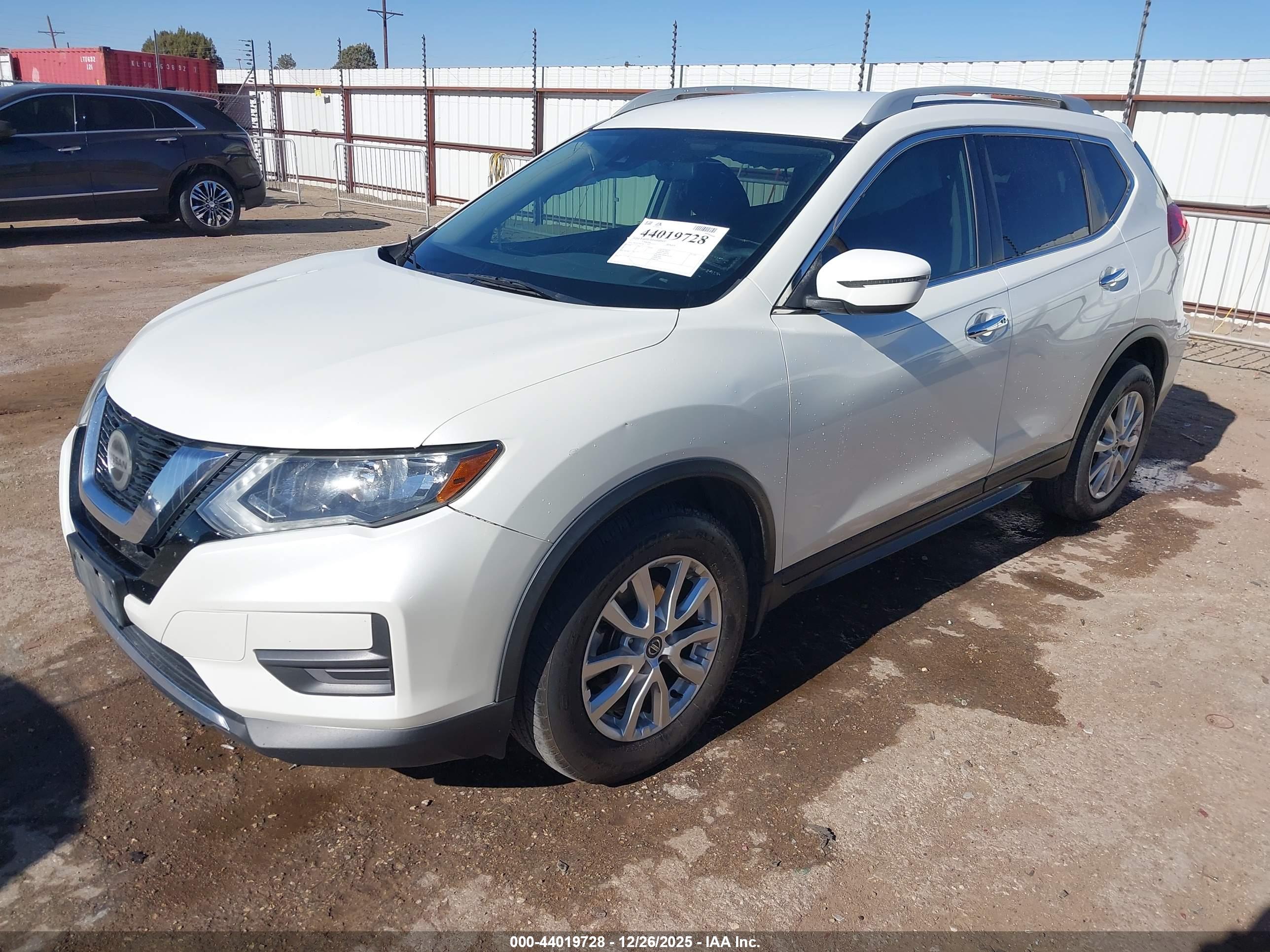 NISSAN ROGUE image 2