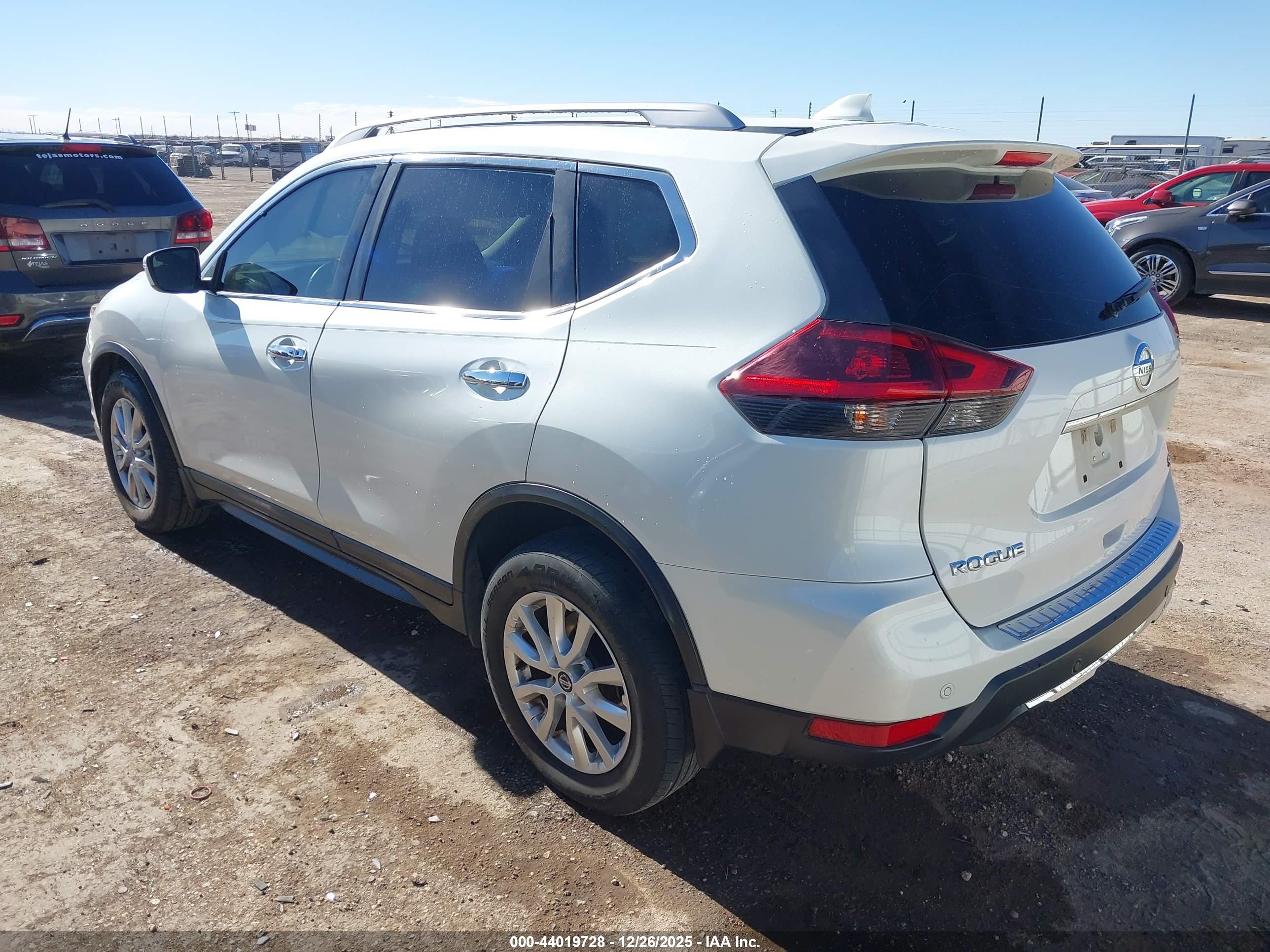 NISSAN ROGUE image 3