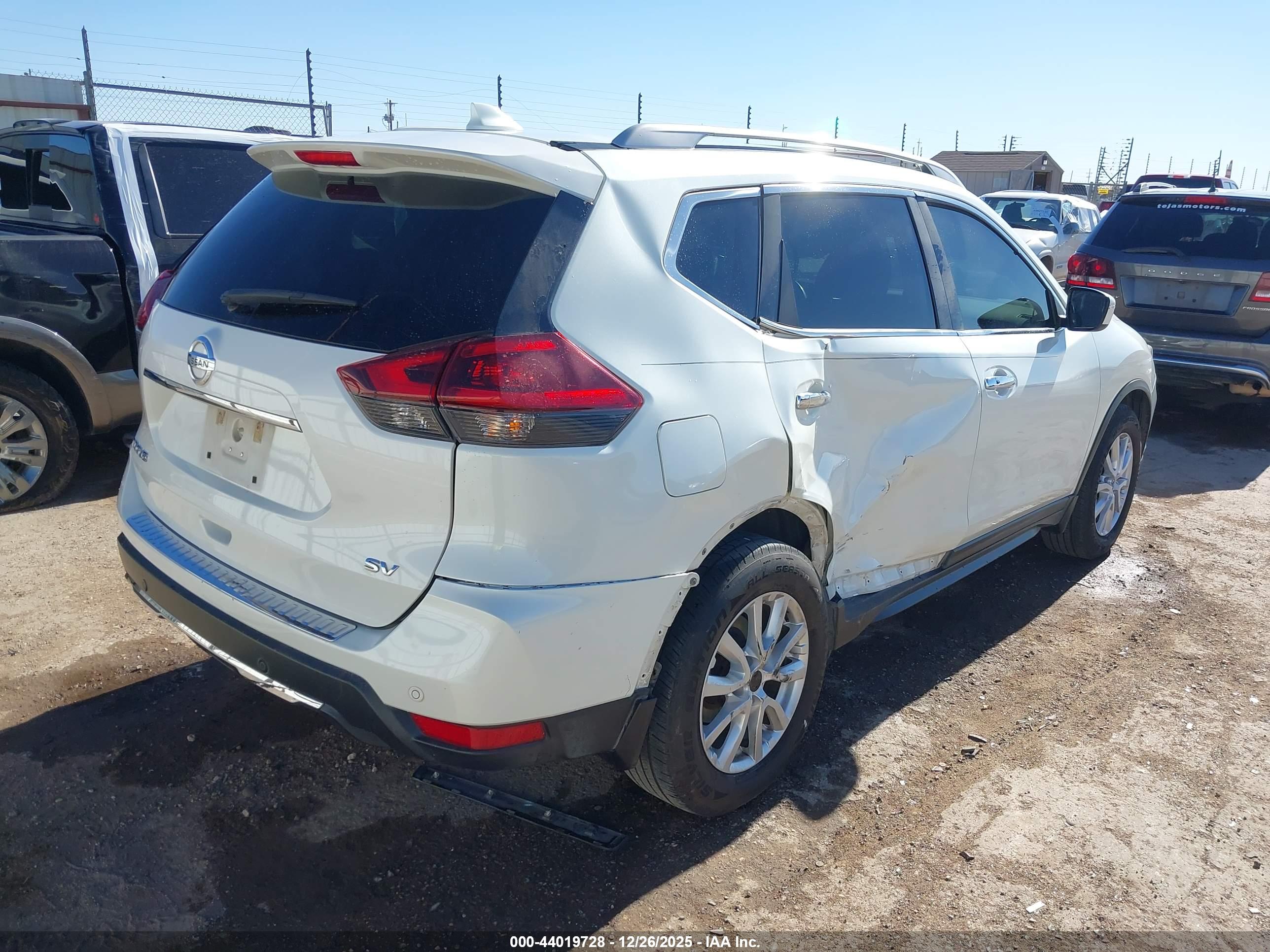 NISSAN ROGUE image 4