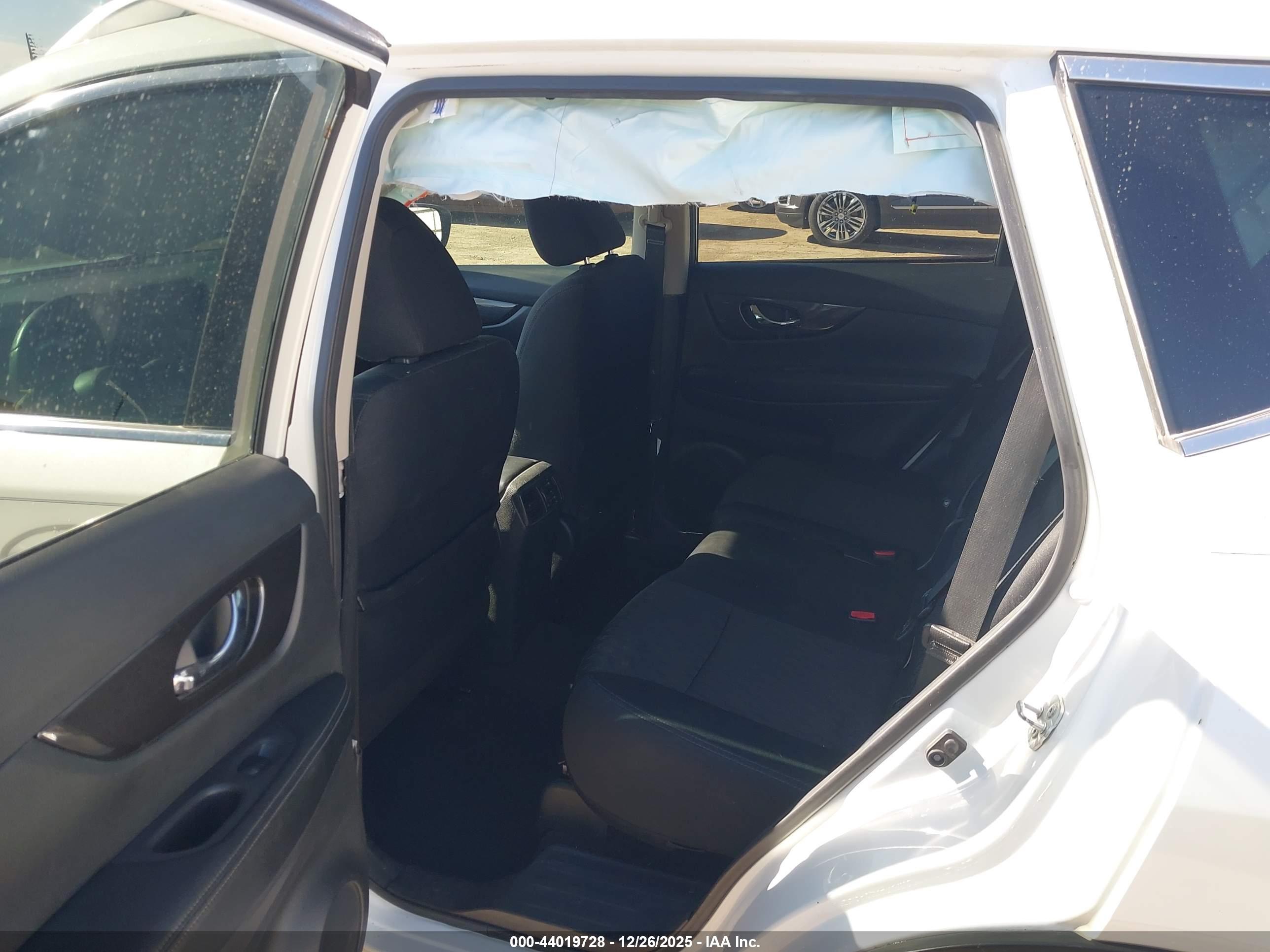NISSAN ROGUE image 8