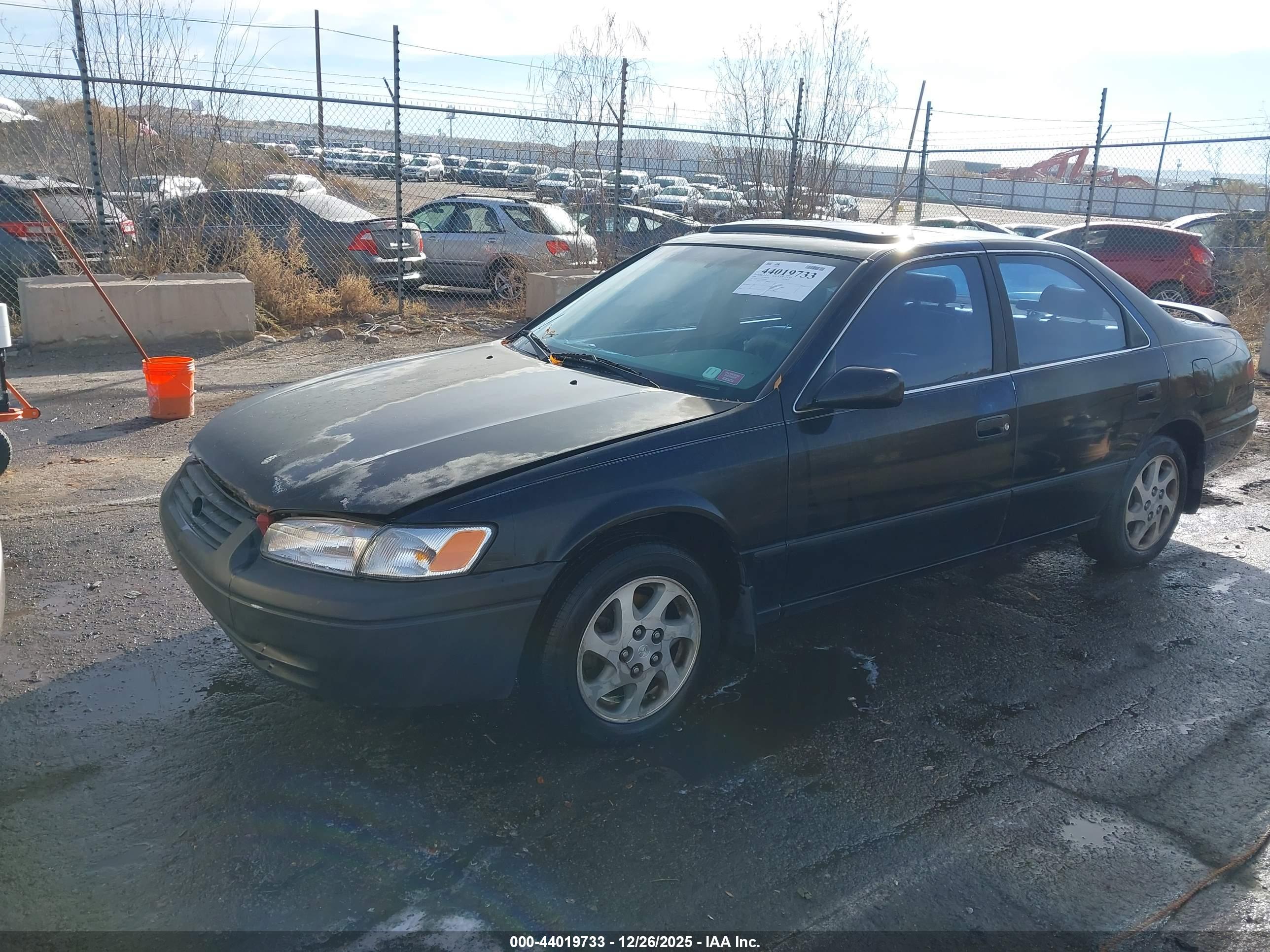 TOYOTA CAMRY image 2