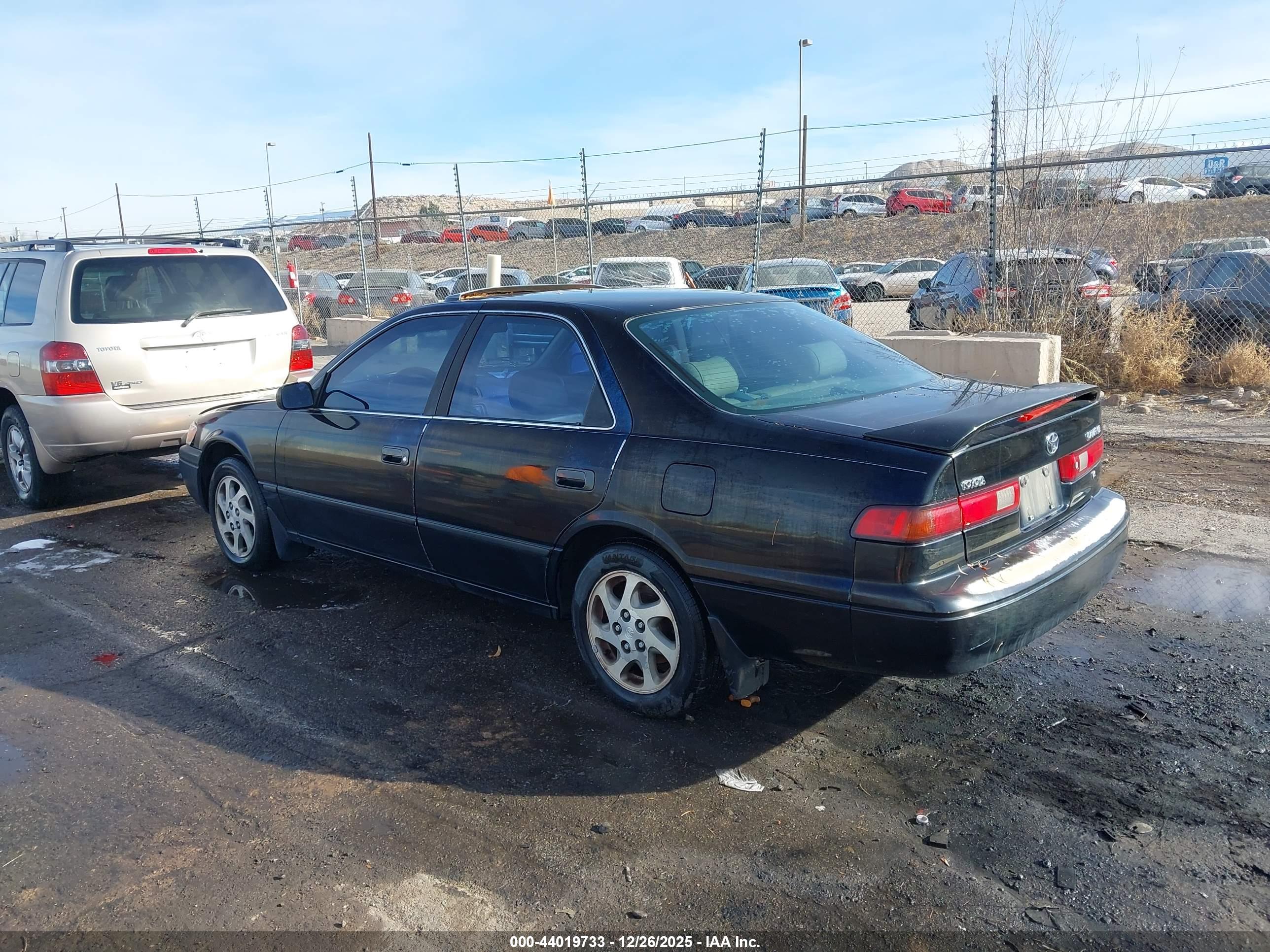 TOYOTA CAMRY image 3