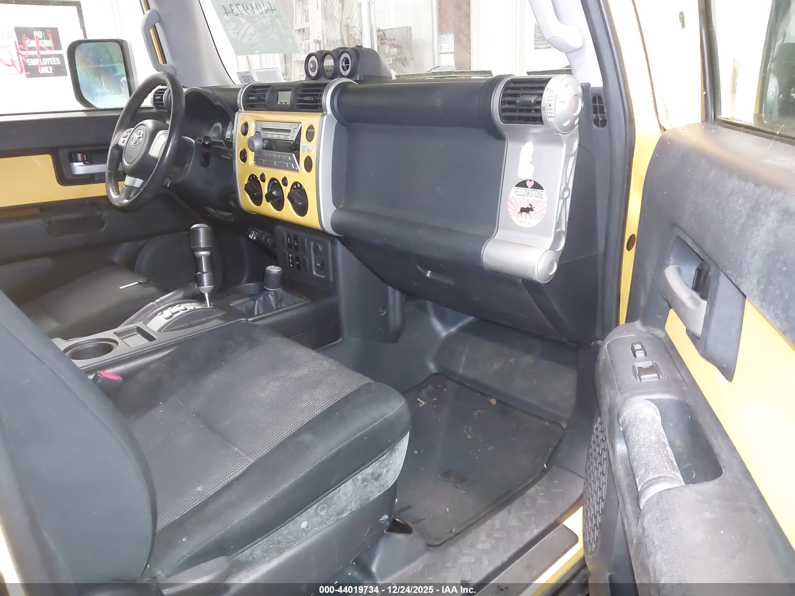 TOYOTA FJ image 5