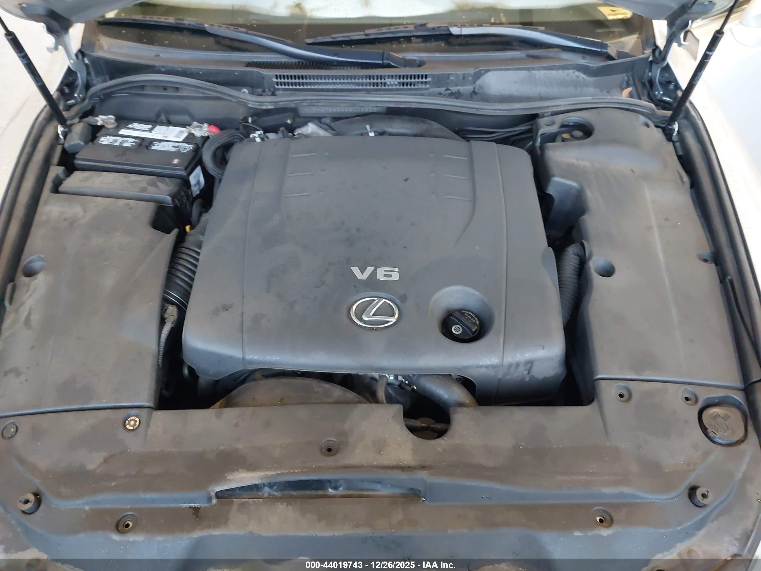 LEXUS IS image 10