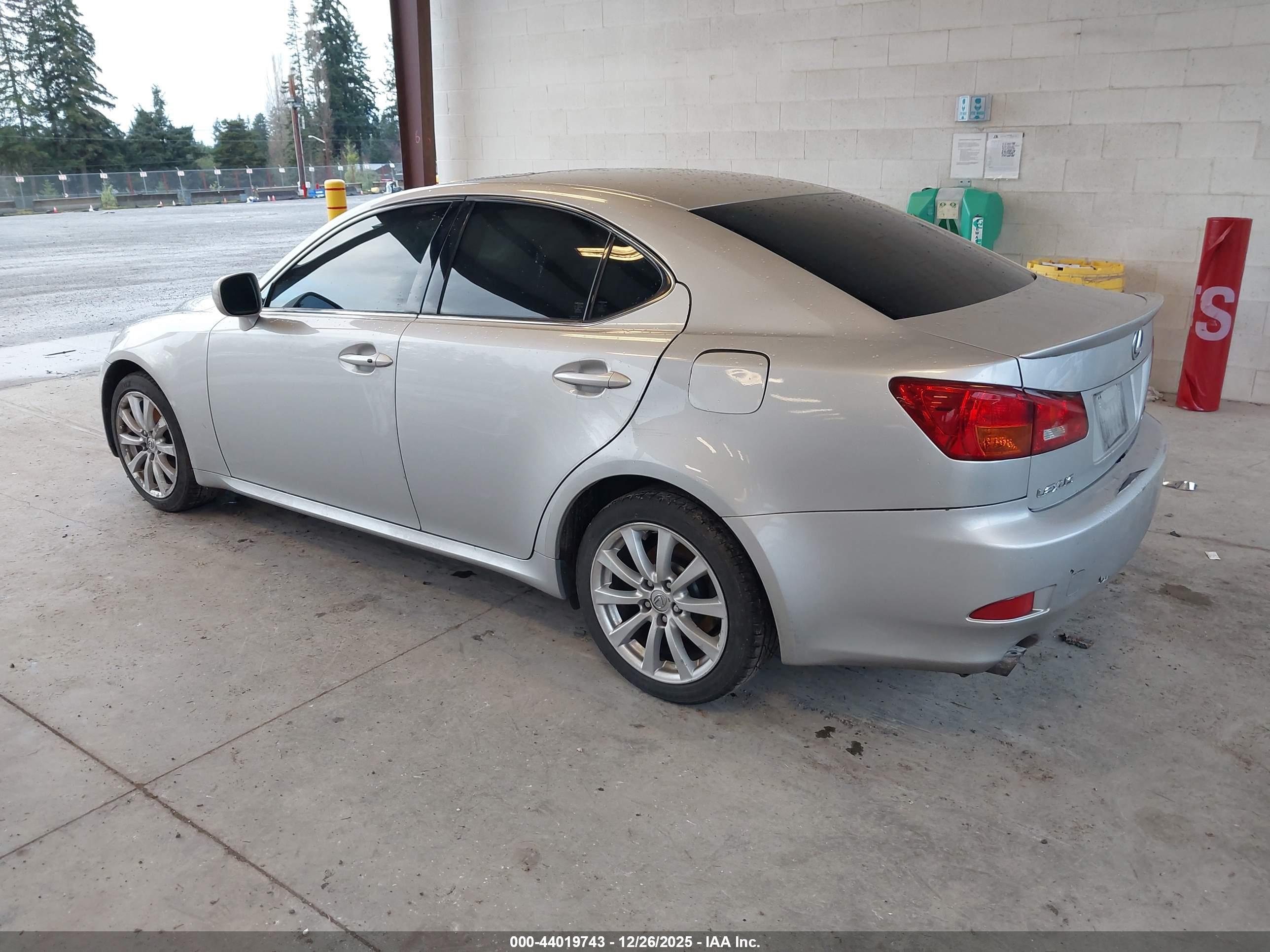 LEXUS IS image 3