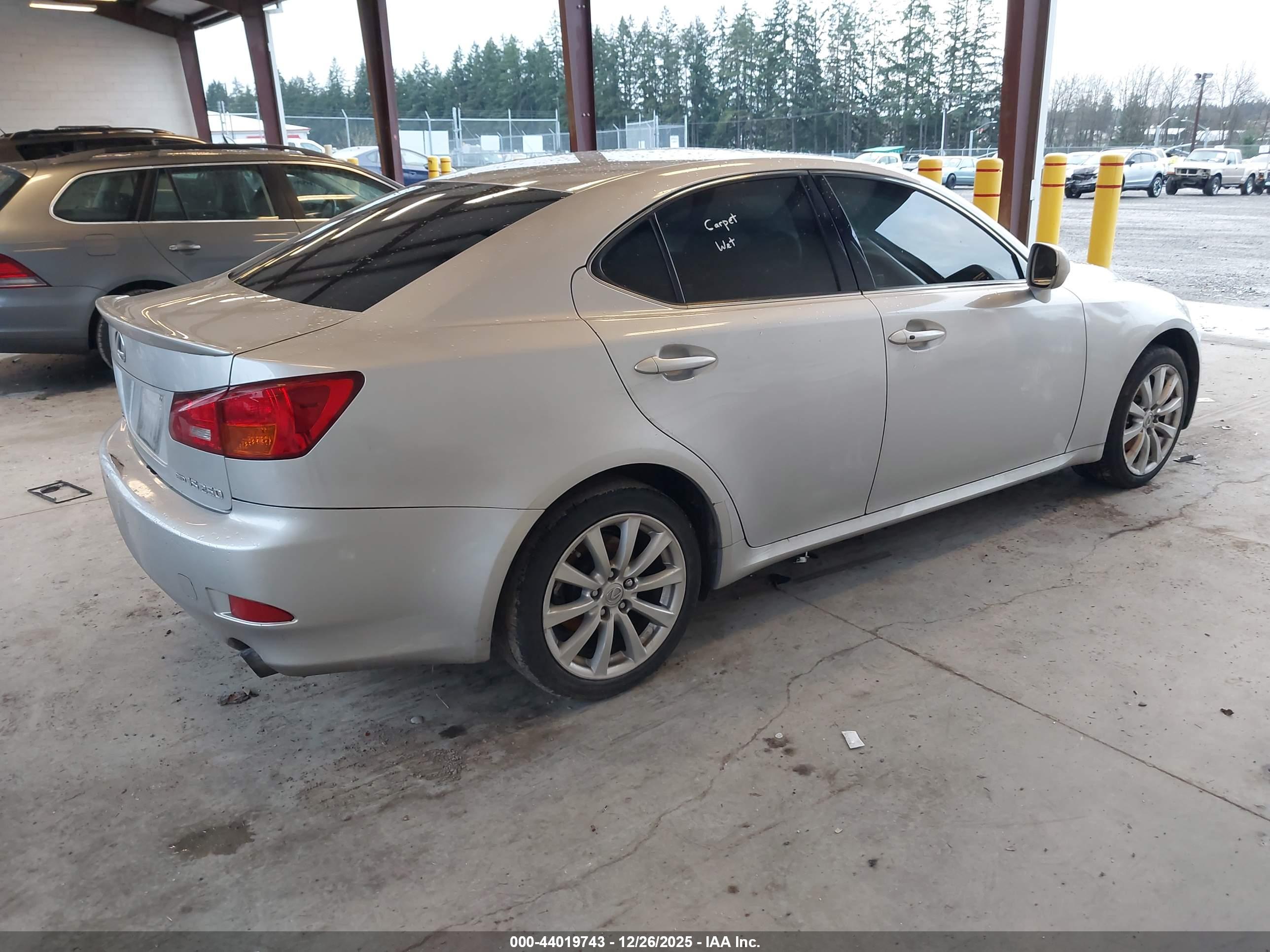 LEXUS IS image 4