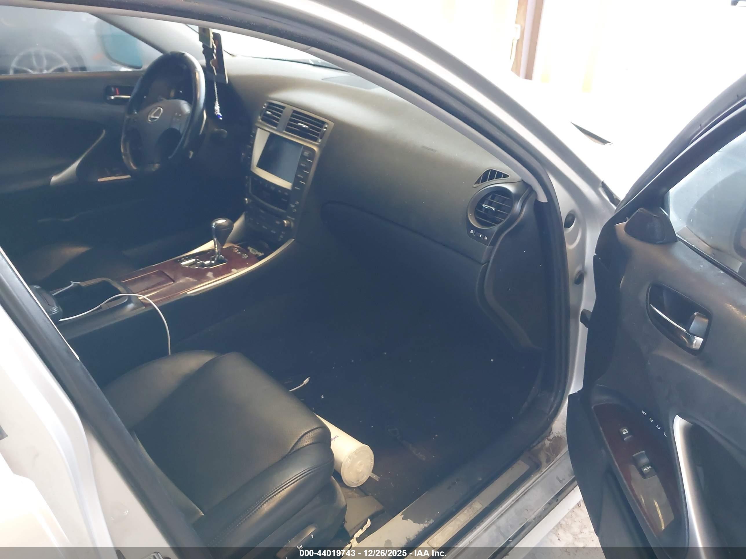 LEXUS IS image 5
