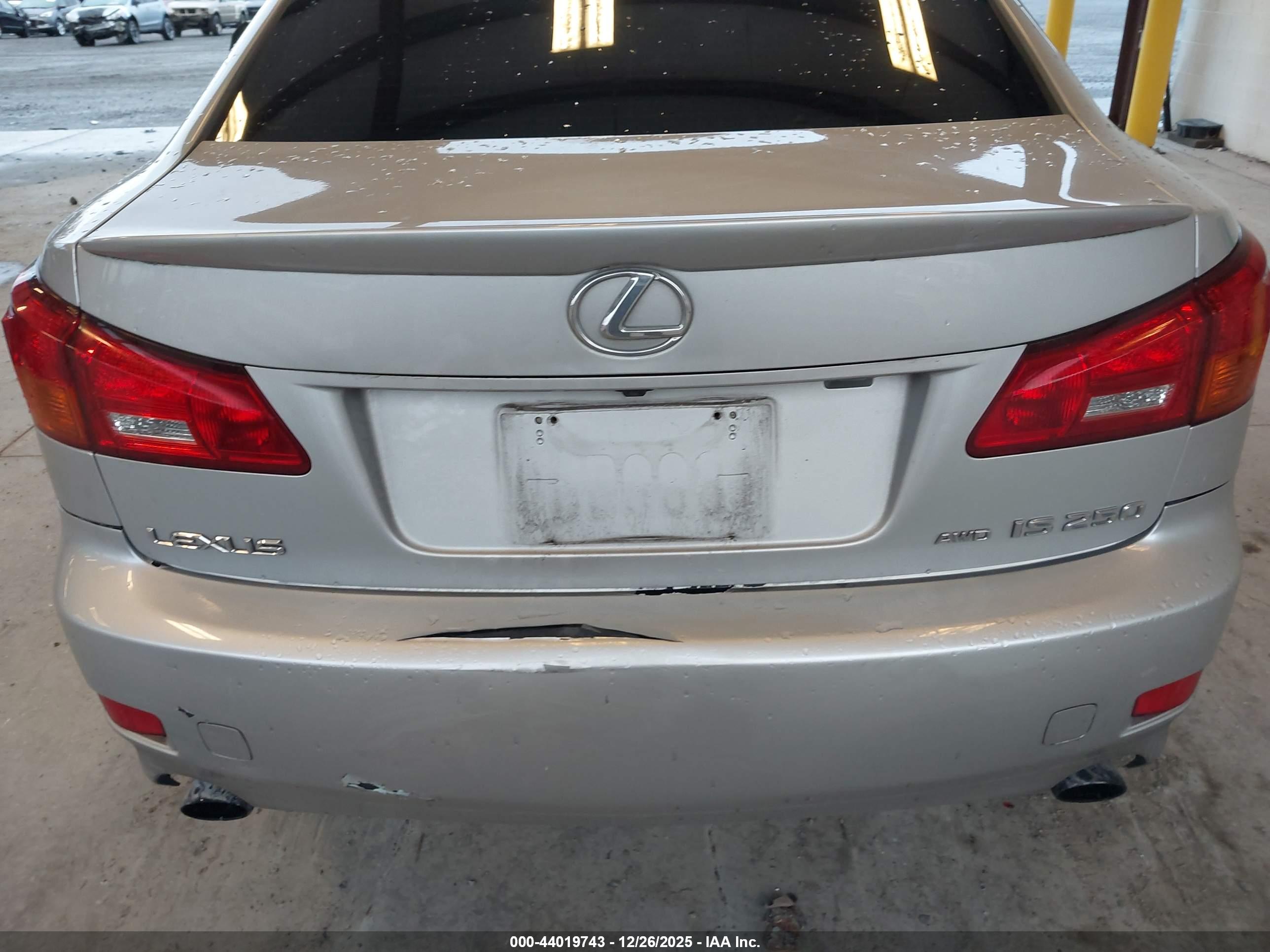 LEXUS IS image 6