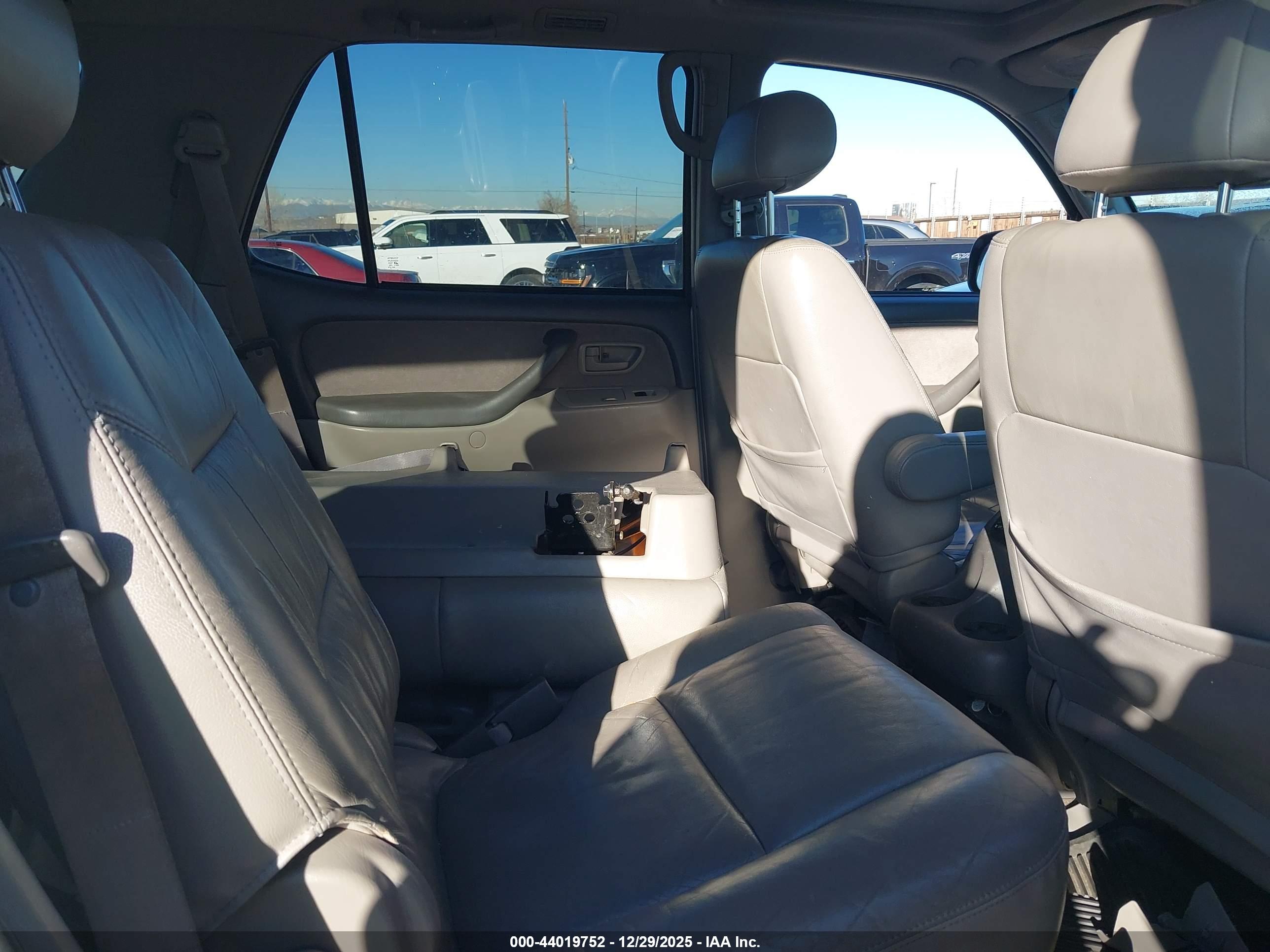TOYOTA SEQUOIA image 8