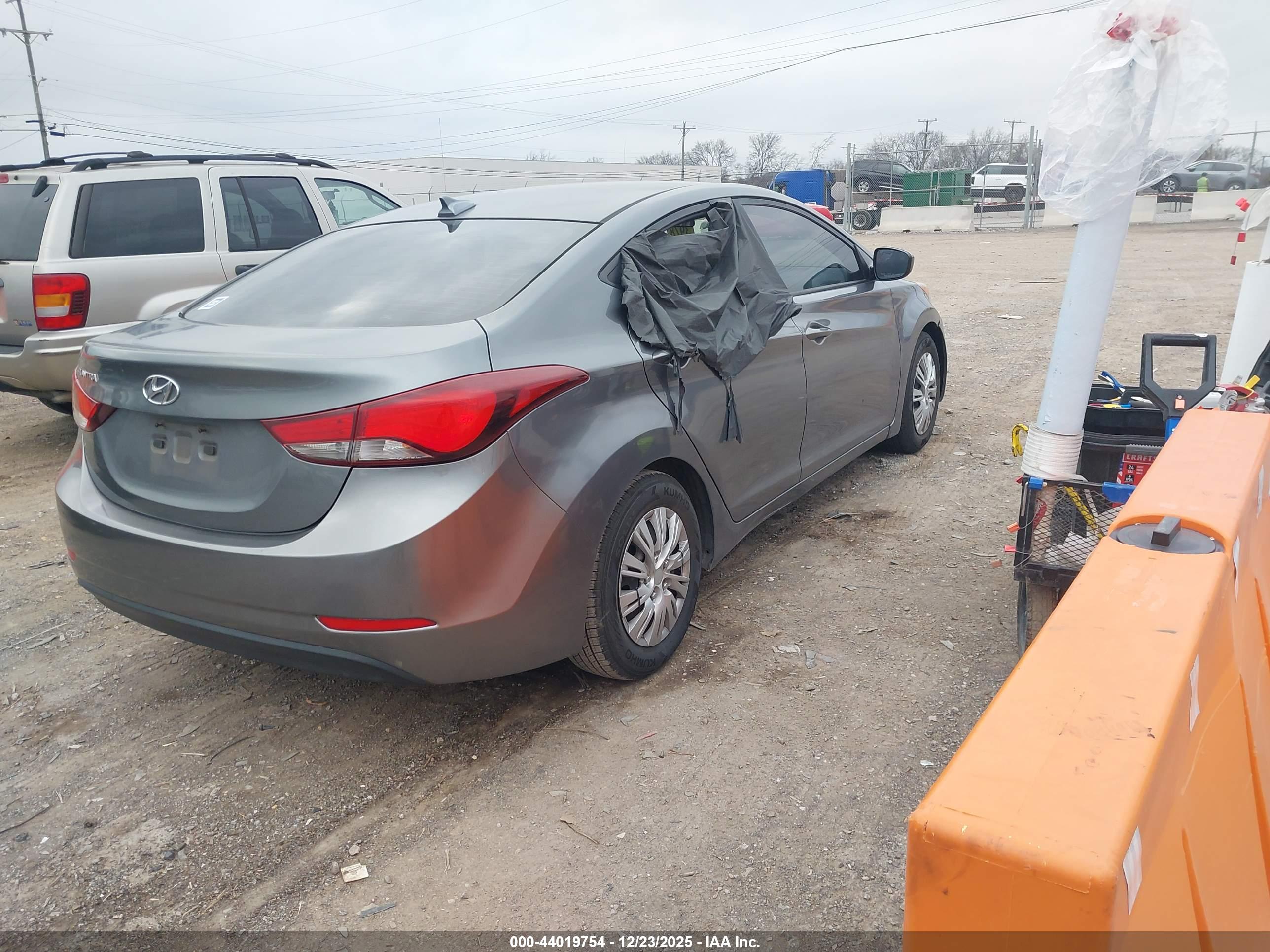 HYUNDAI ELANTRA image 4