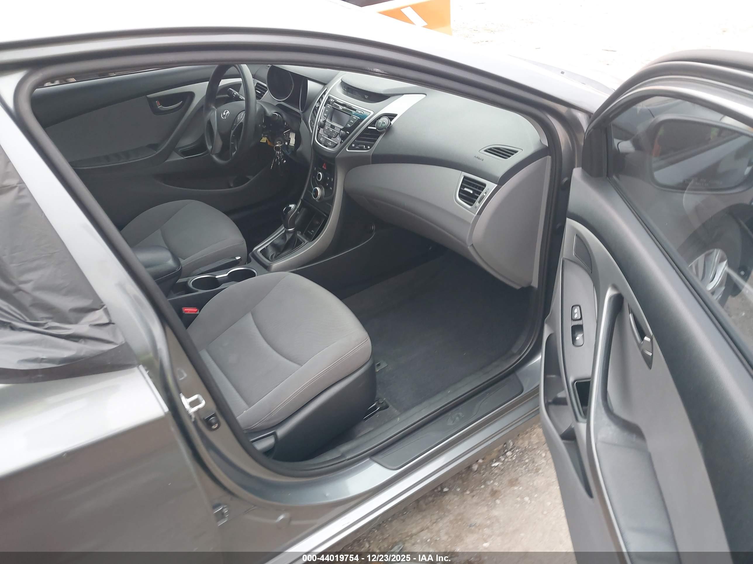 HYUNDAI ELANTRA image 5