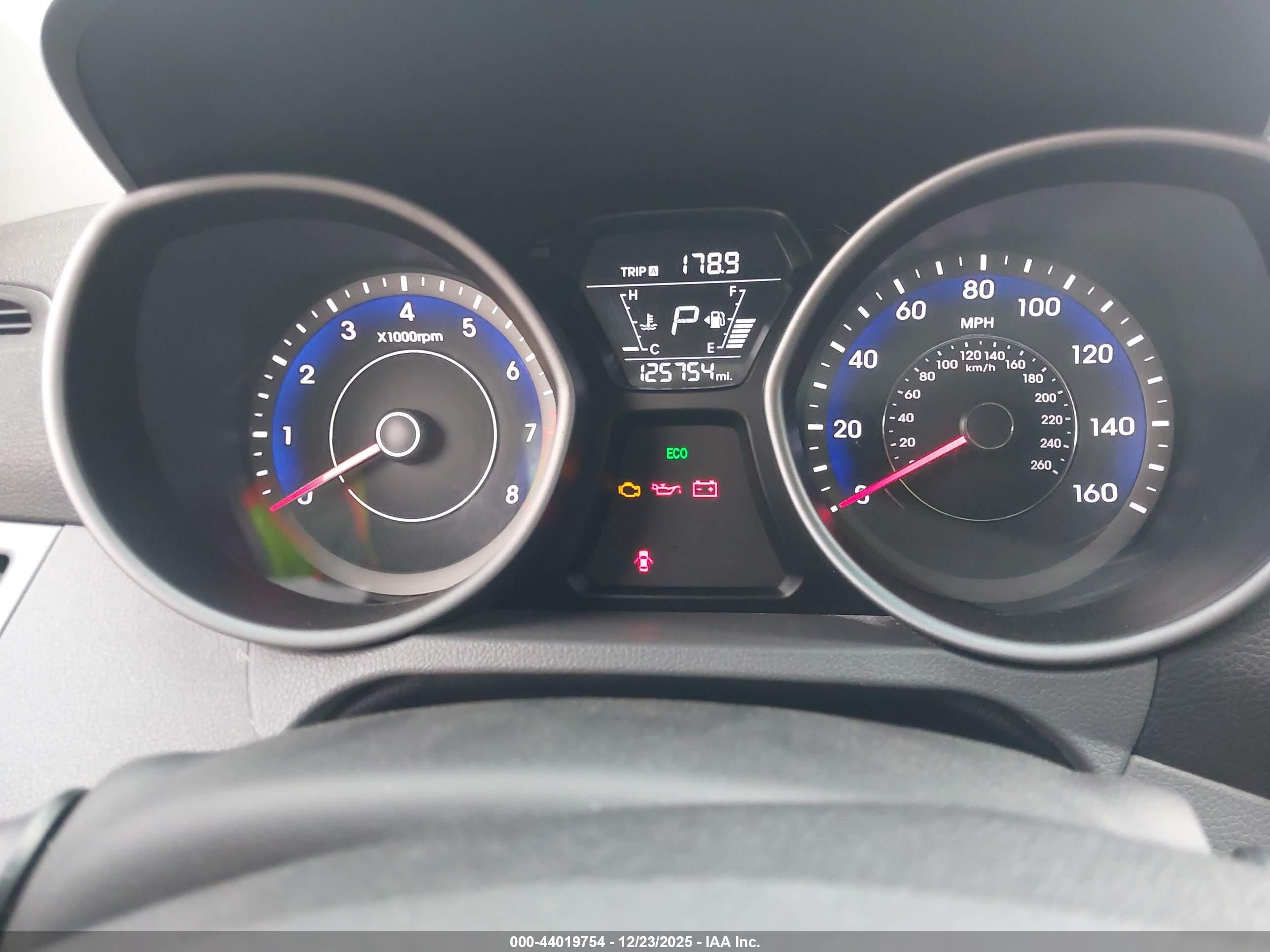 HYUNDAI ELANTRA image 7