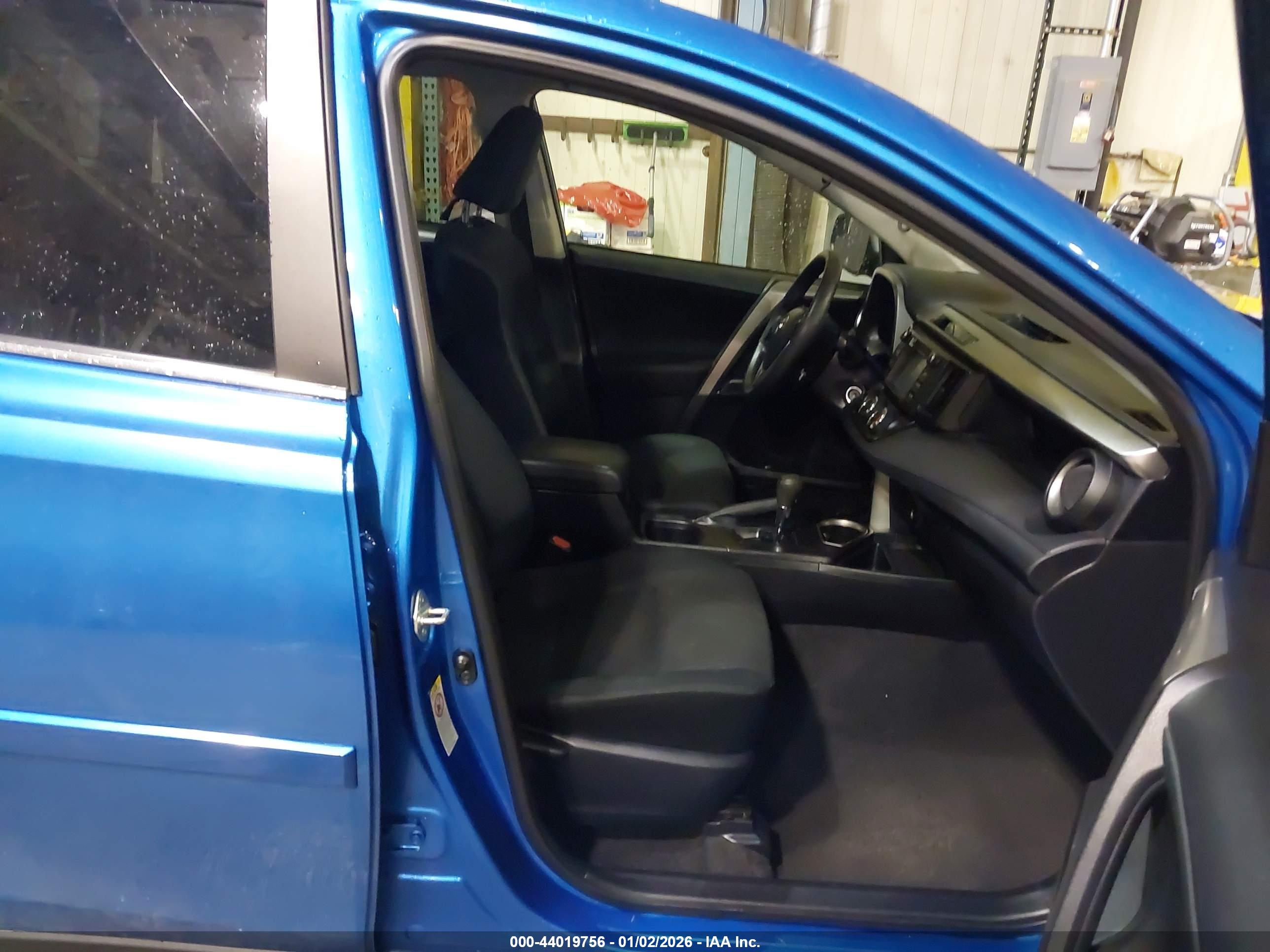 TOYOTA RAV4 image 5