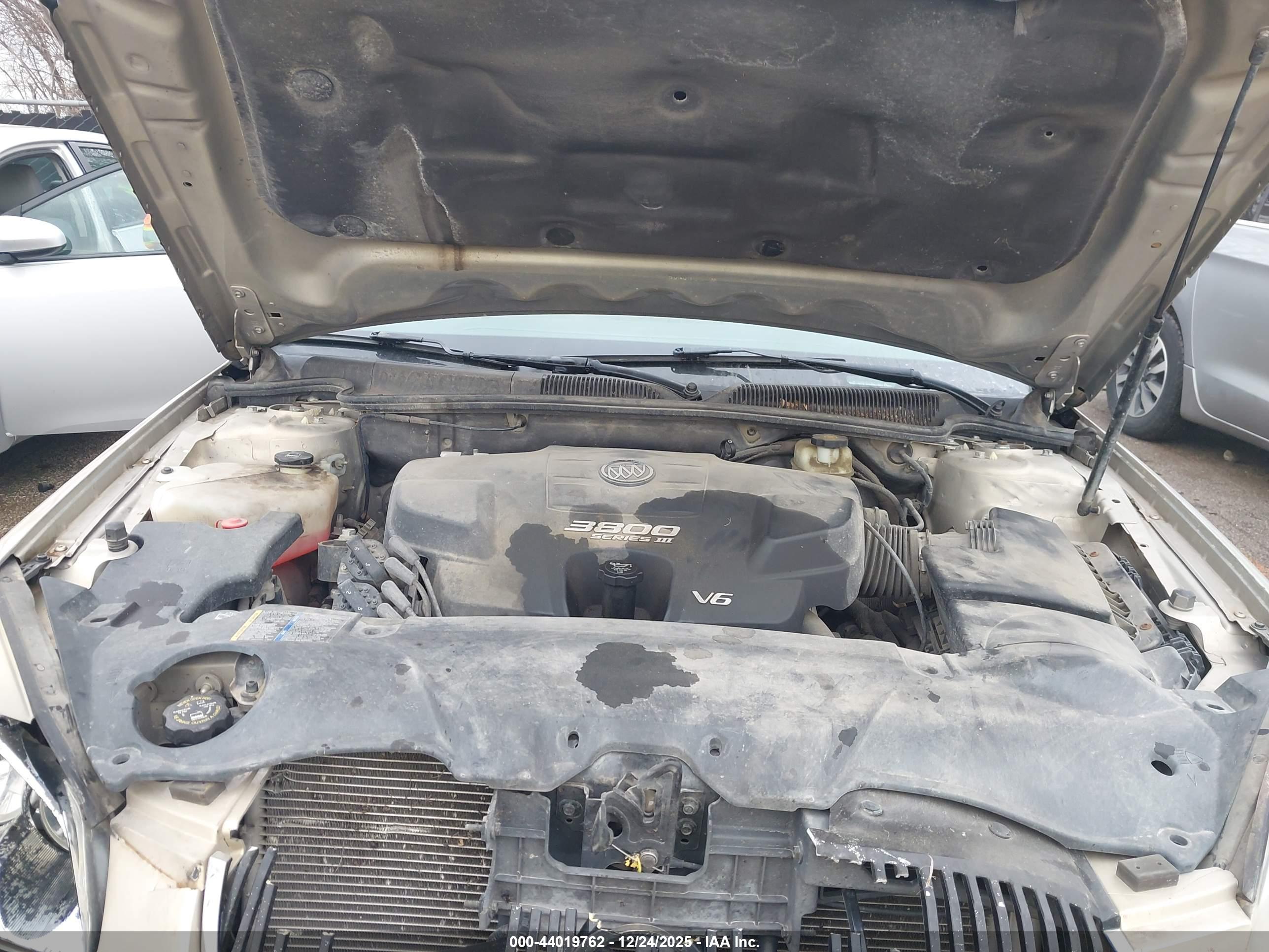 BUICK LUCERNE image 10