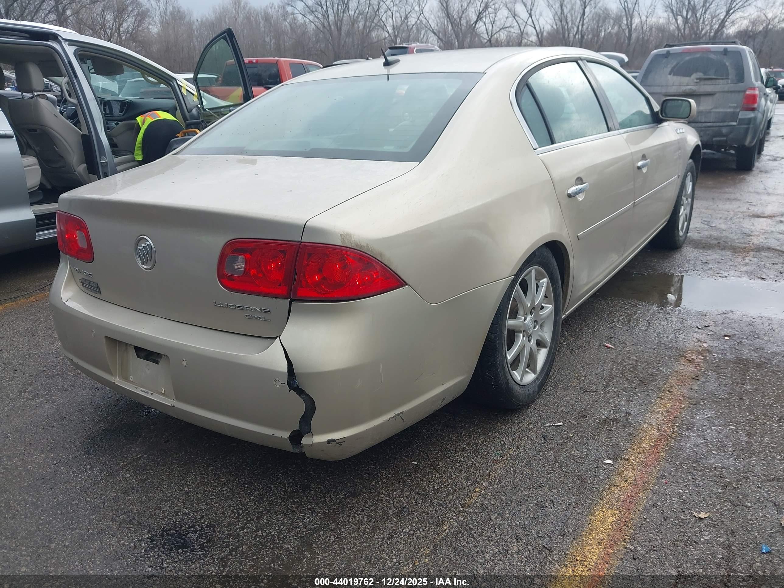 BUICK LUCERNE image 4