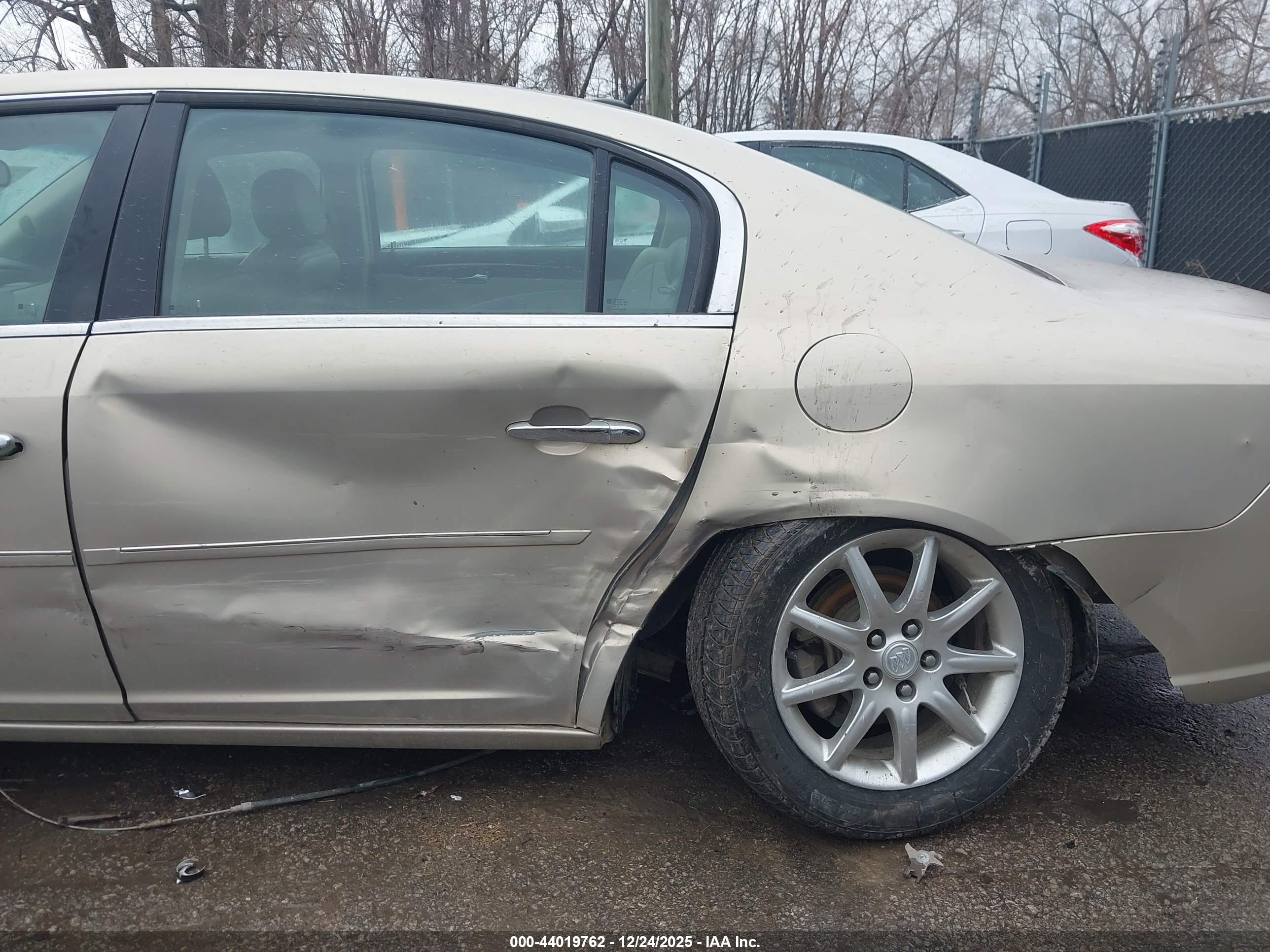 BUICK LUCERNE image 6