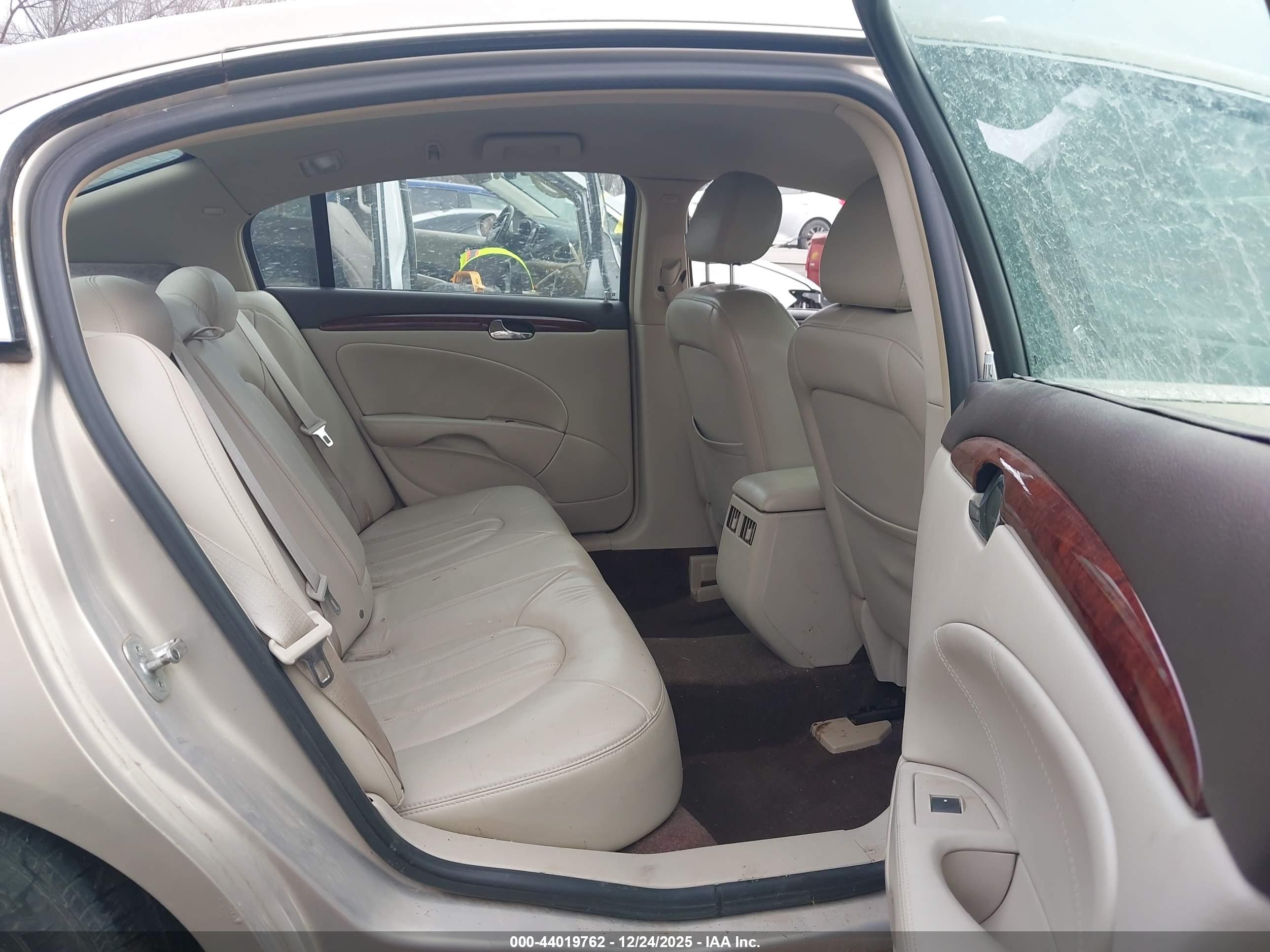 BUICK LUCERNE image 8