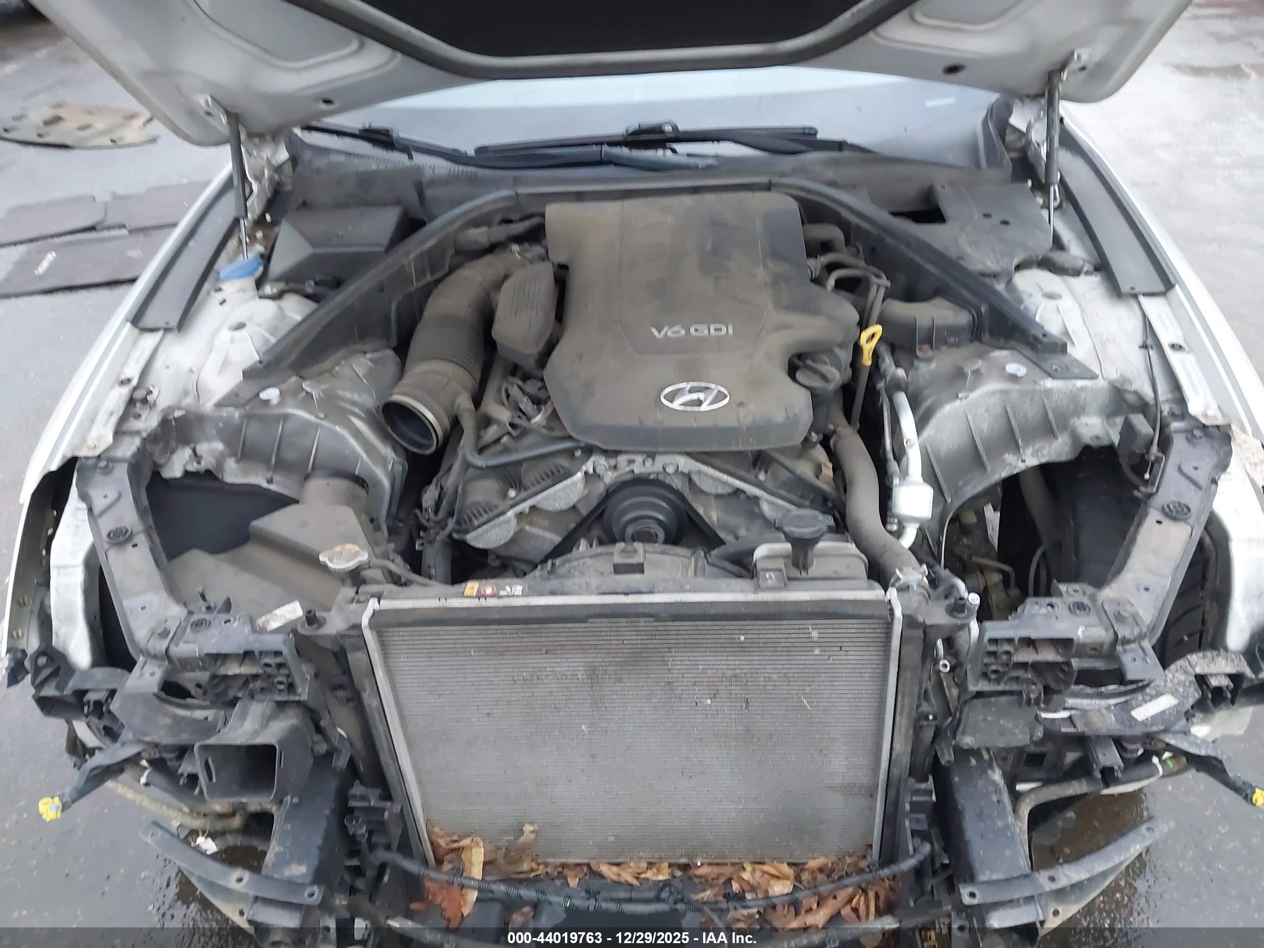 HYUNDAI GENESIS image 10