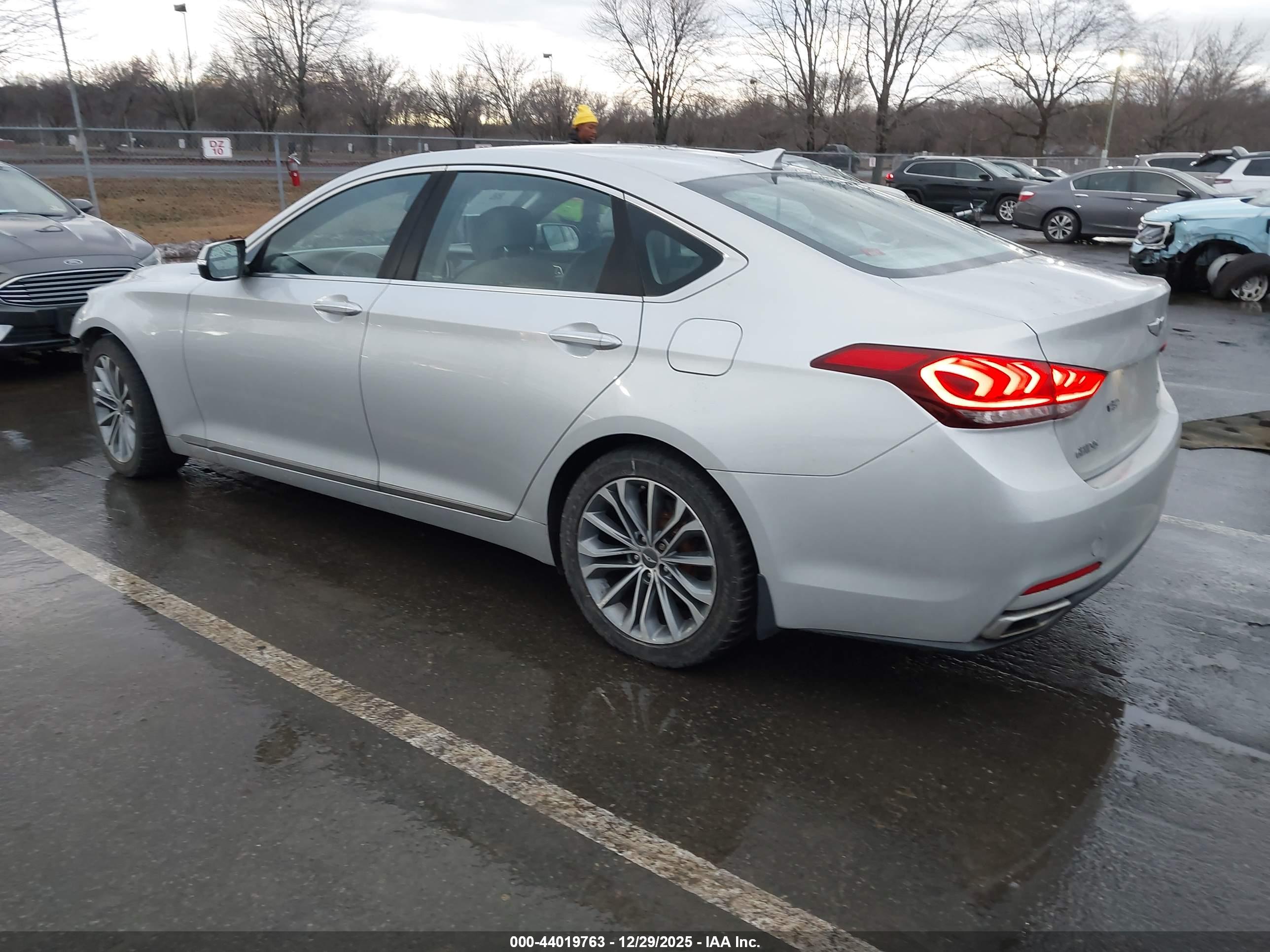 HYUNDAI GENESIS image 3