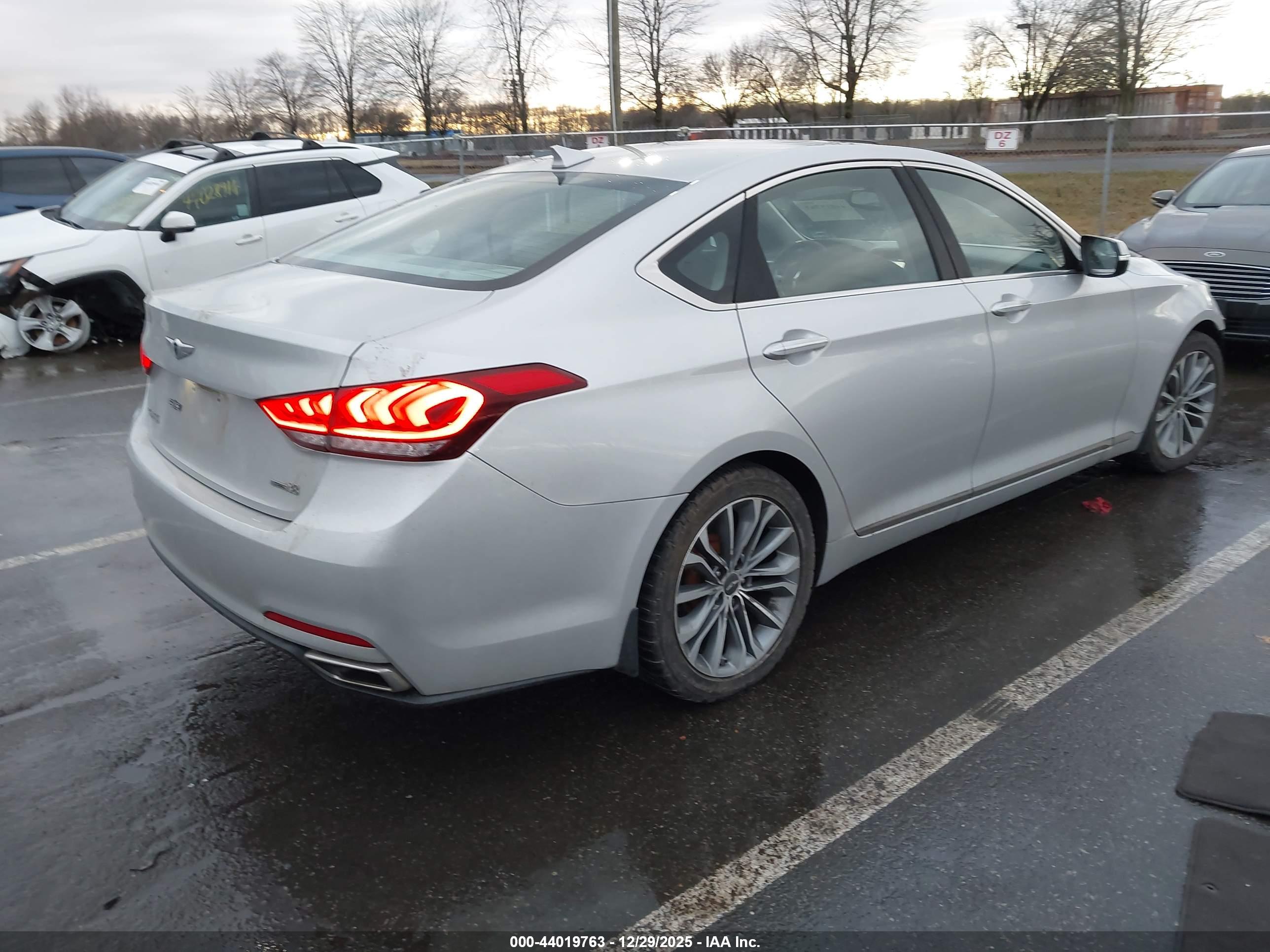 HYUNDAI GENESIS image 4