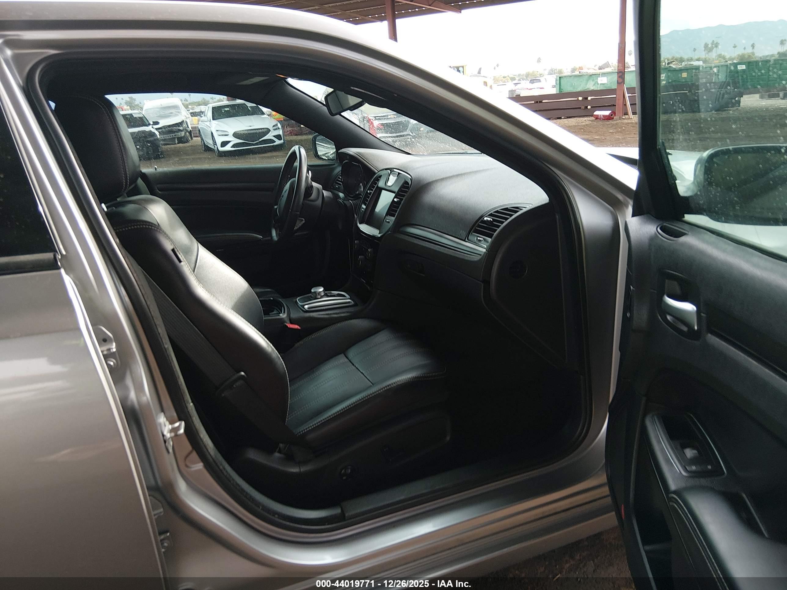 CHRYSLER 300 image 5