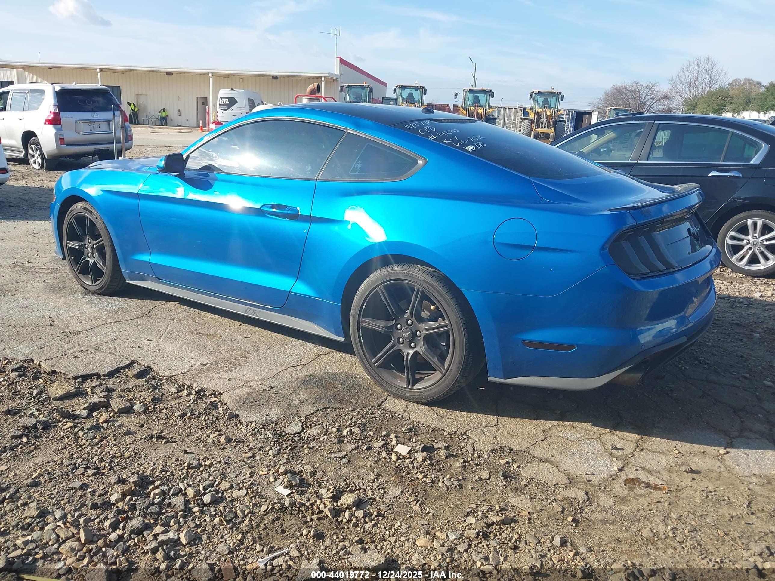 FORD MUSTANG image 3