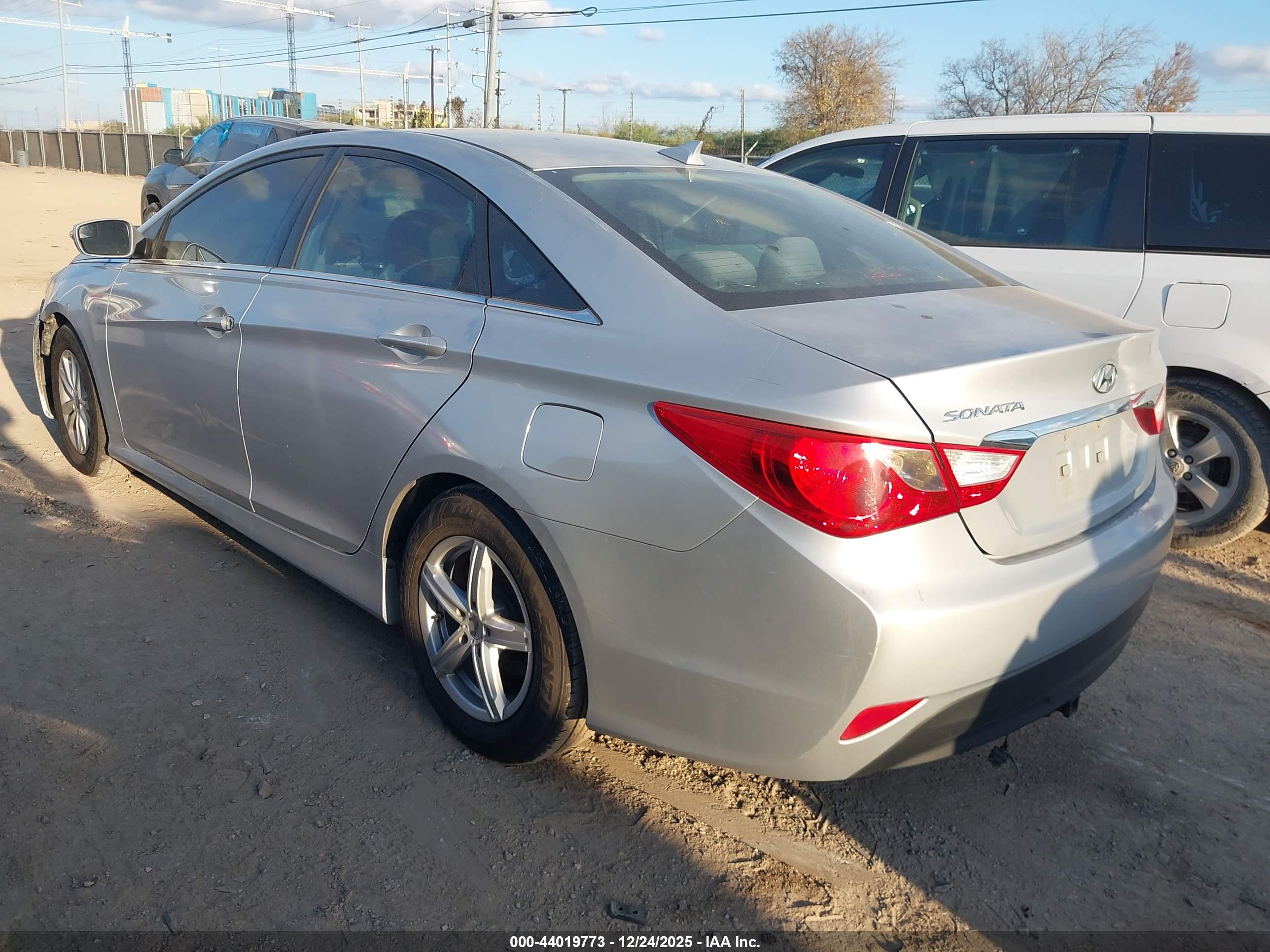 HYUNDAI SONATA image 3