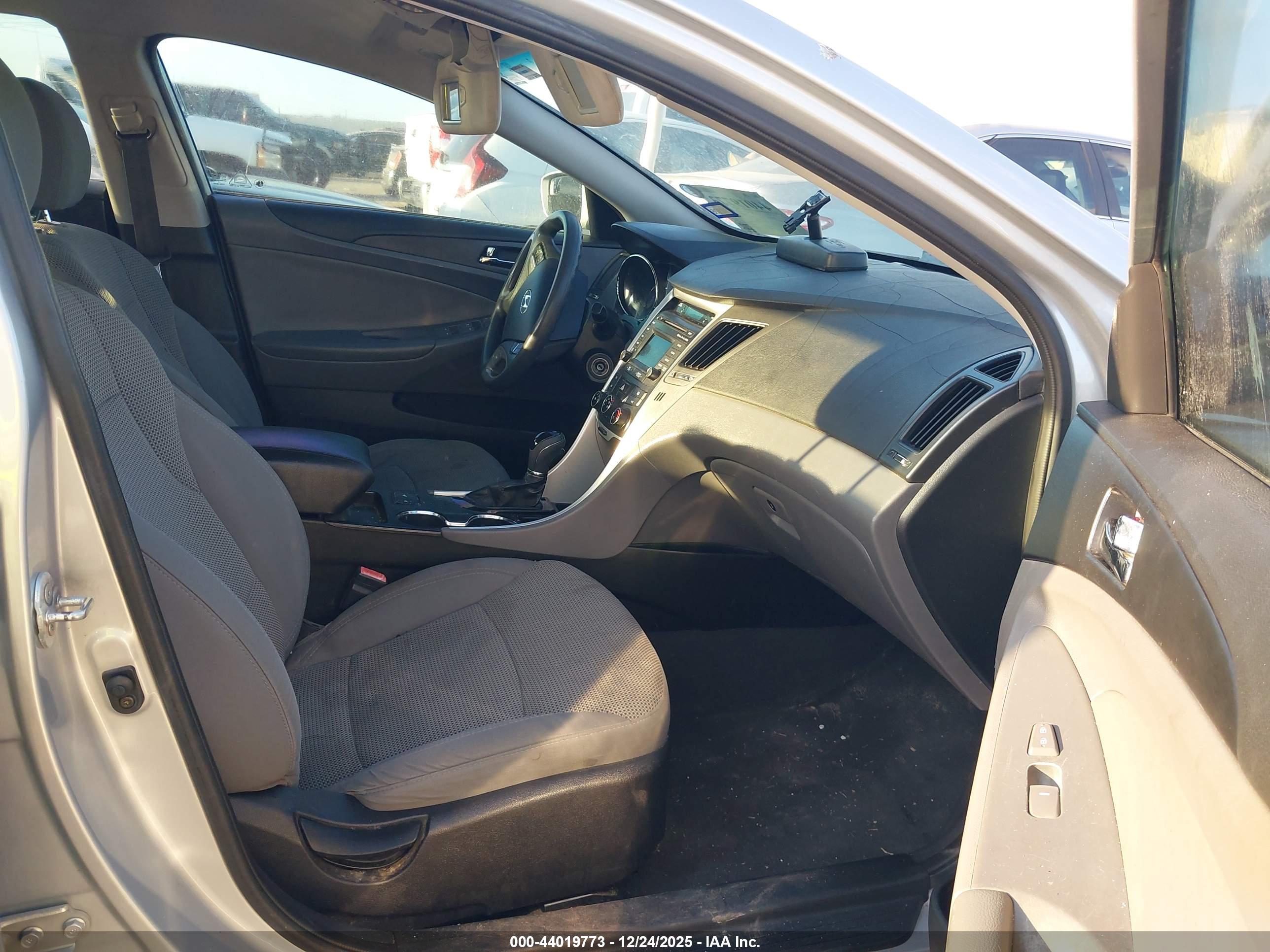 HYUNDAI SONATA image 5