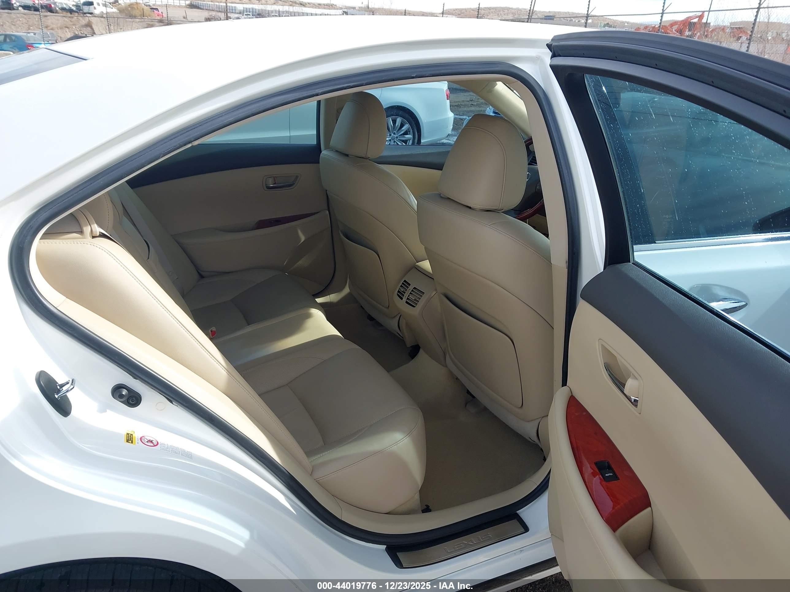 LEXUS ES image 8
