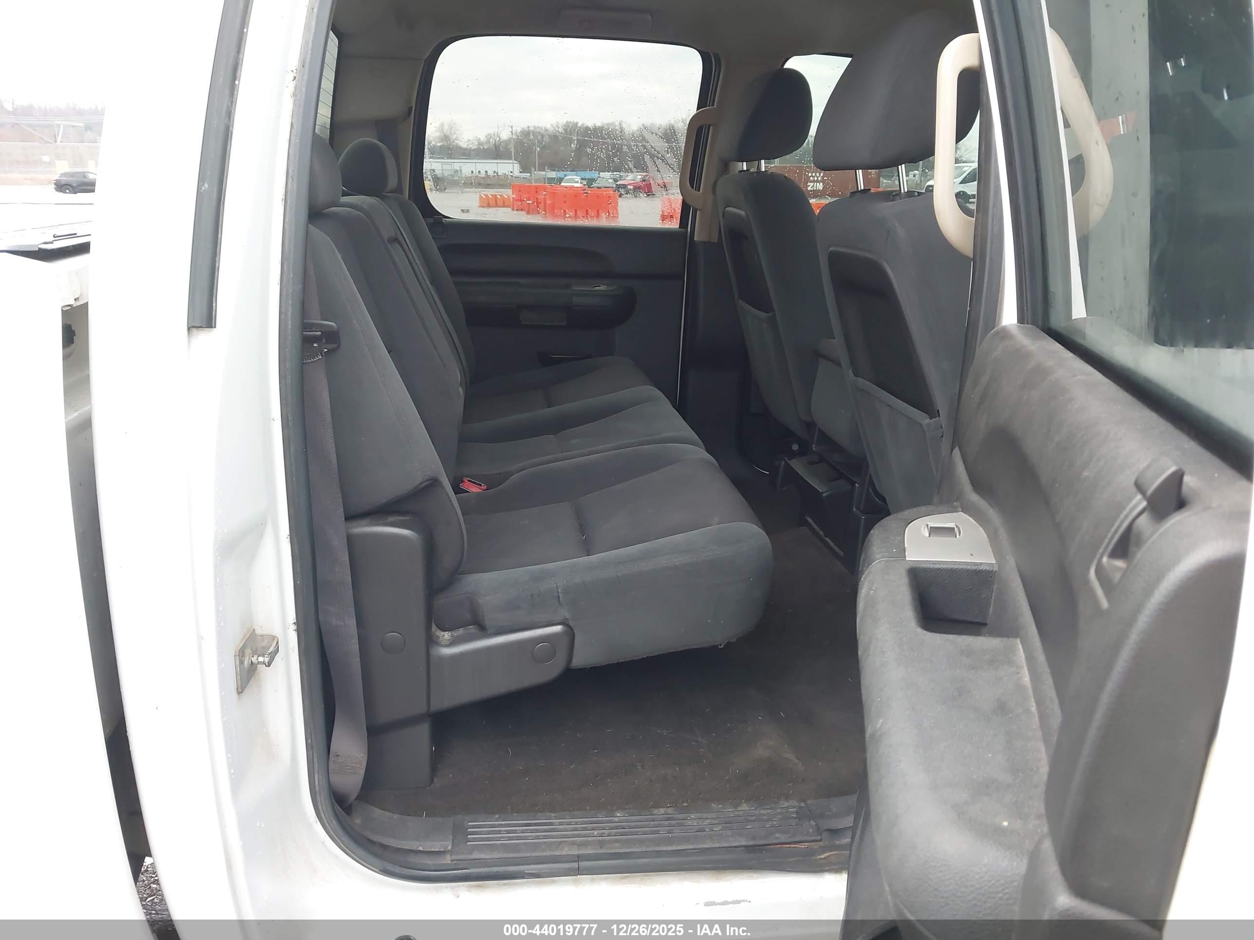 CHEVROLET SILVERADO image 8