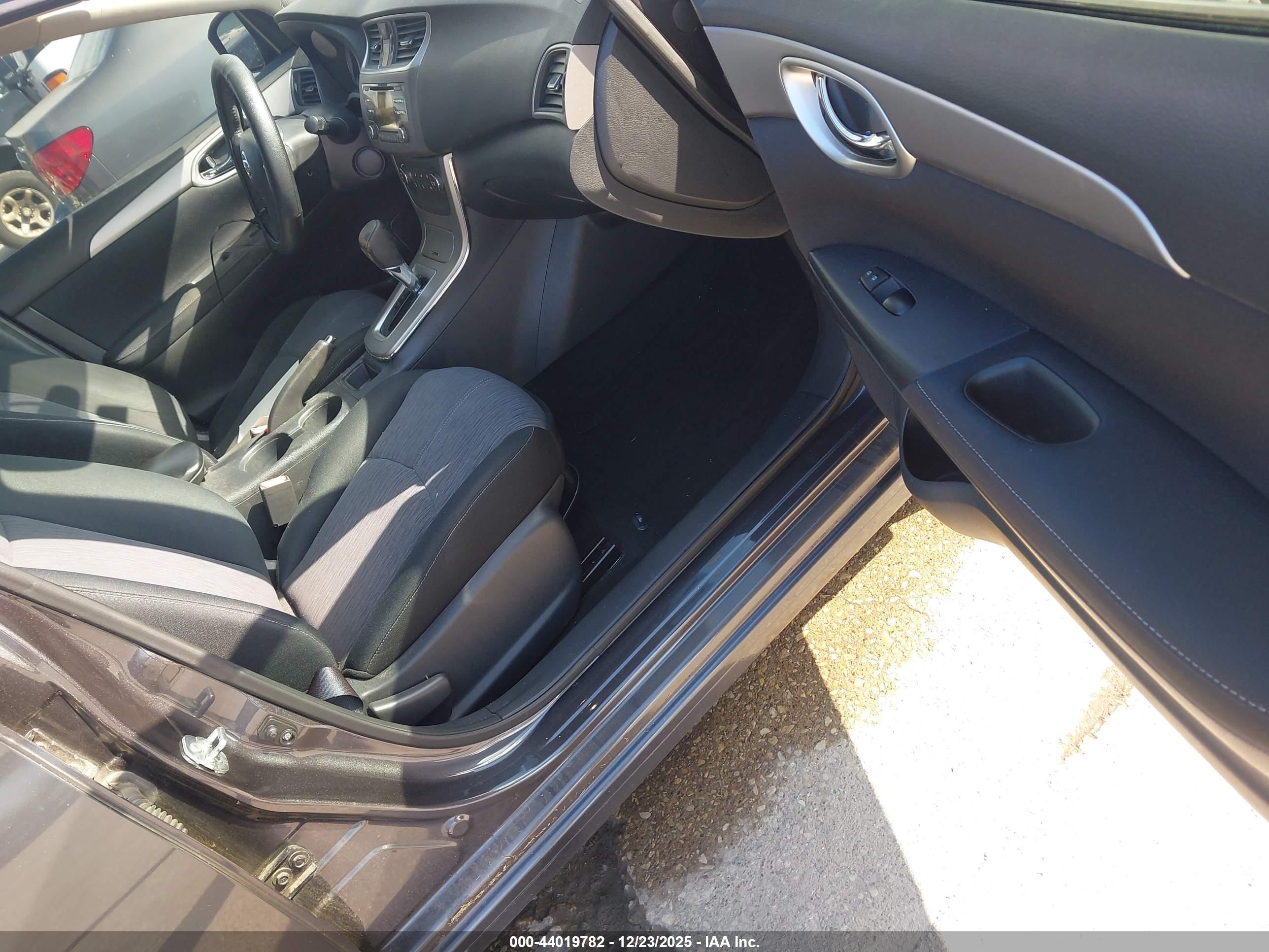 NISSAN SENTRA image 5