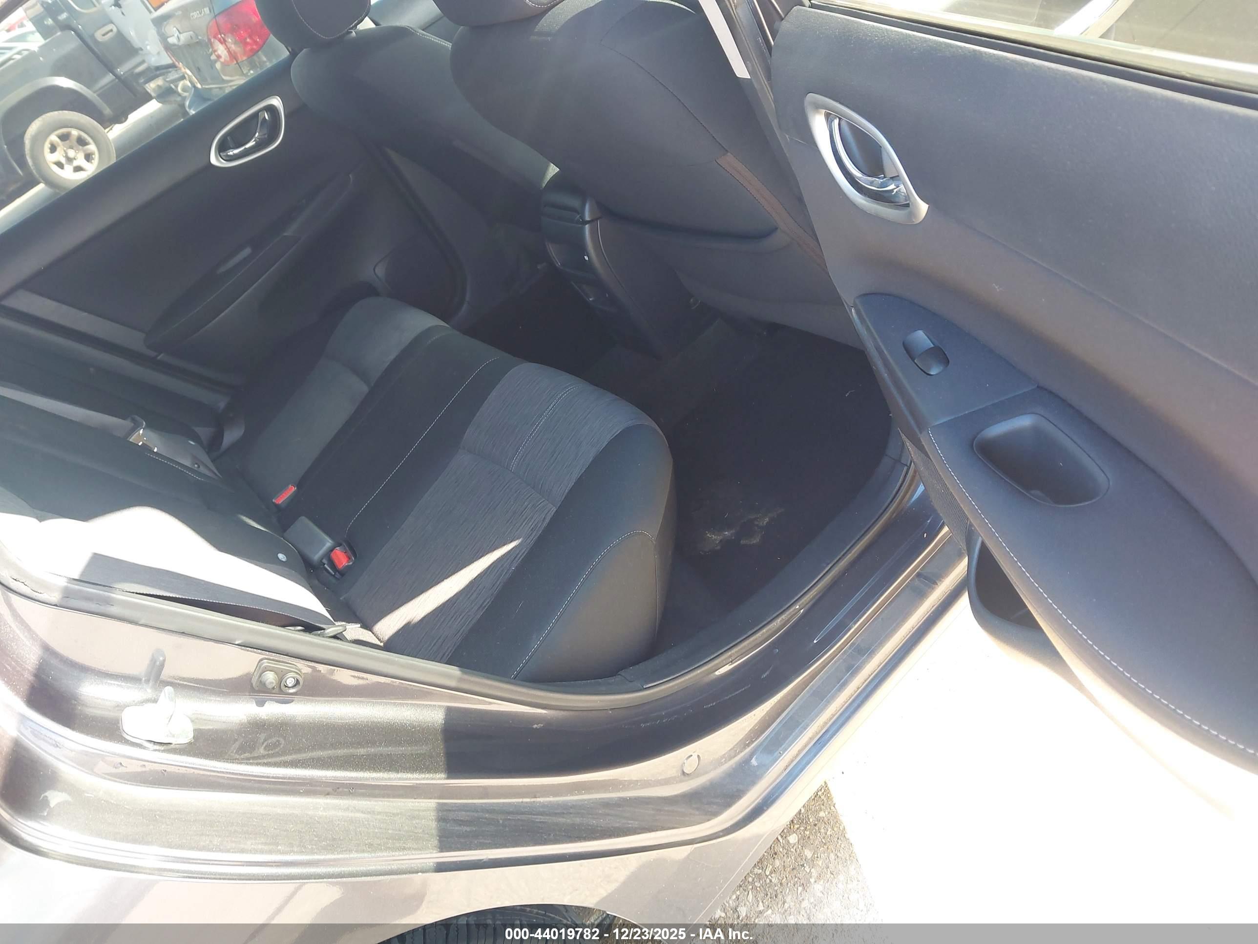NISSAN SENTRA image 8