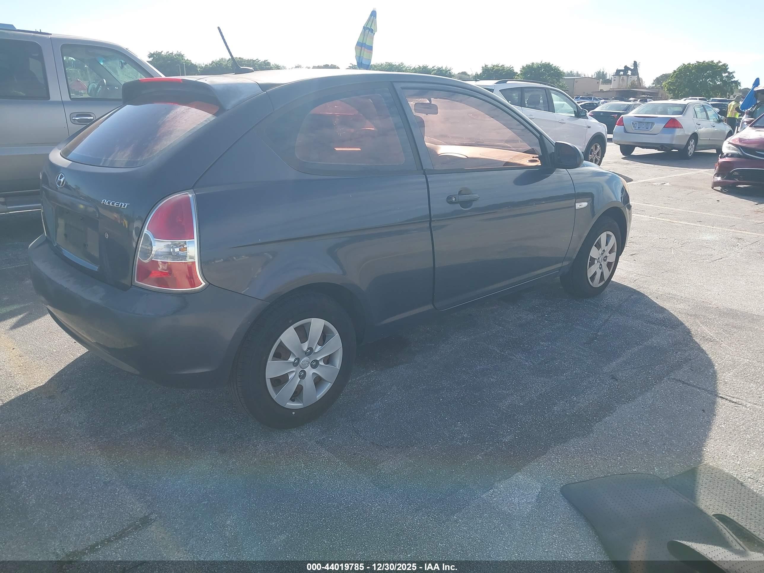 HYUNDAI ACCENT image 4