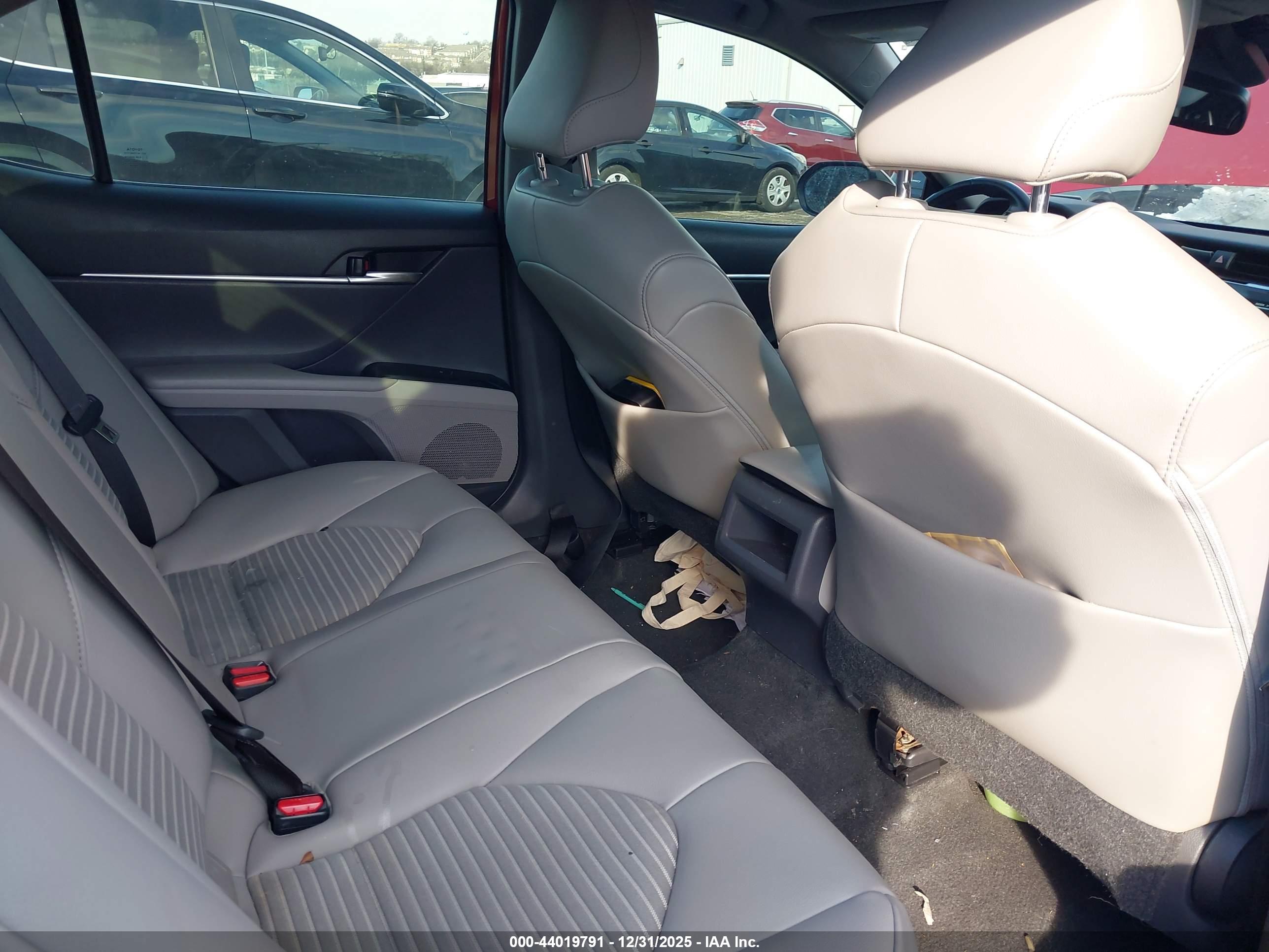 TOYOTA CAMRY image 8