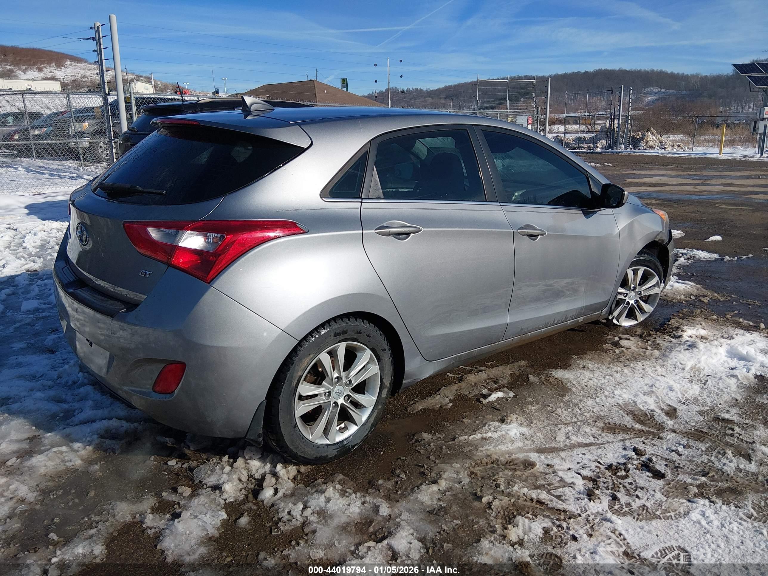 HYUNDAI ELANTRA image 4