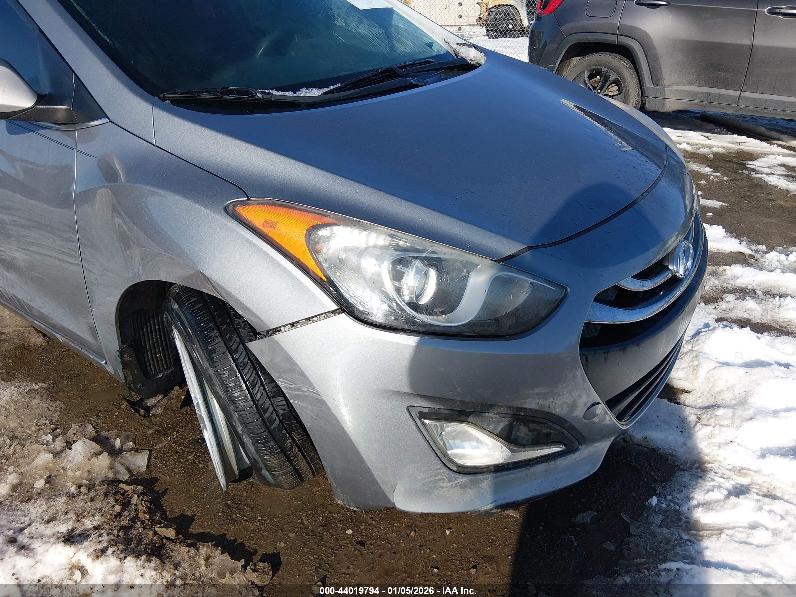 HYUNDAI ELANTRA image 6