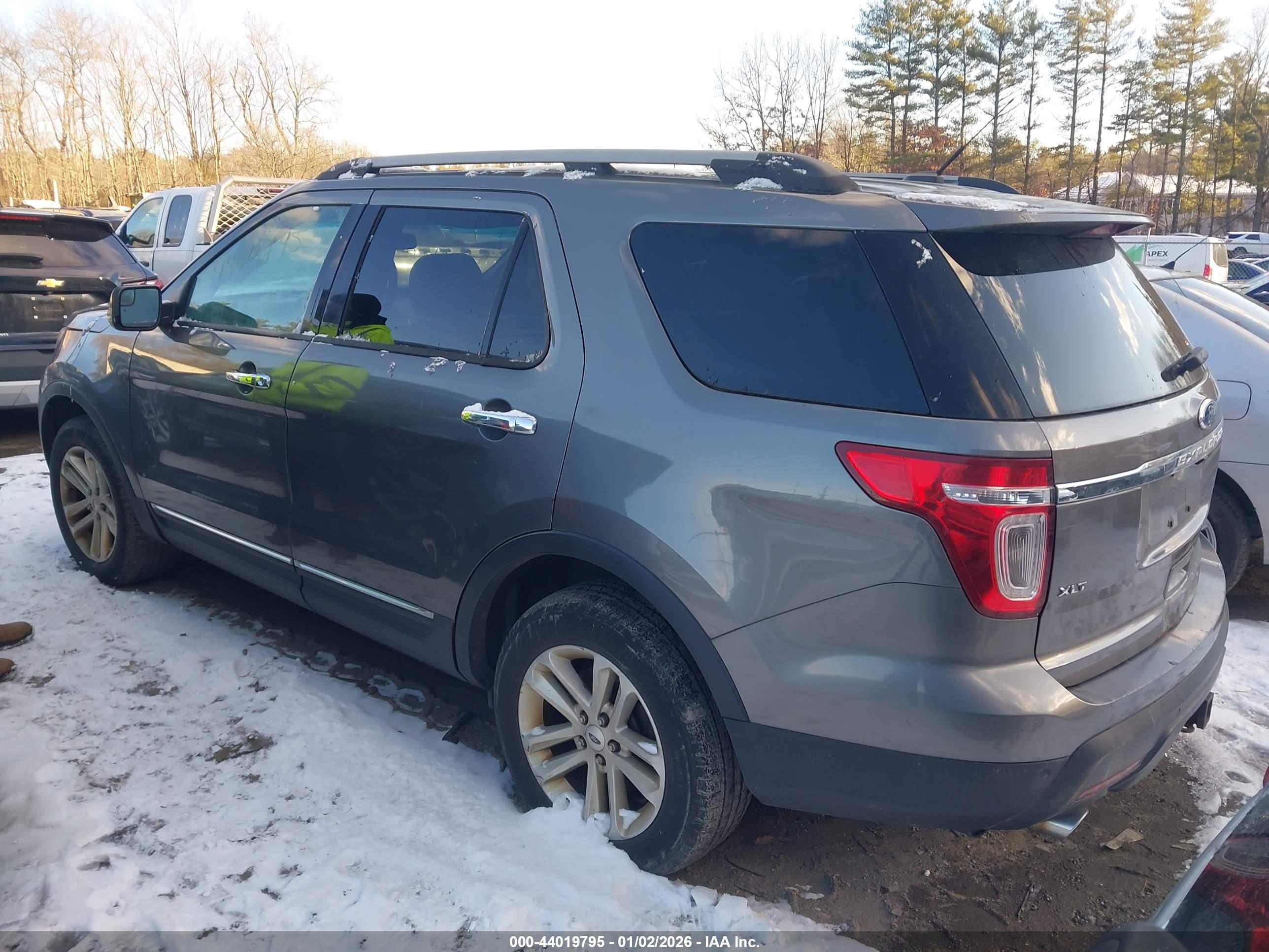 FORD EXPLORER image 3