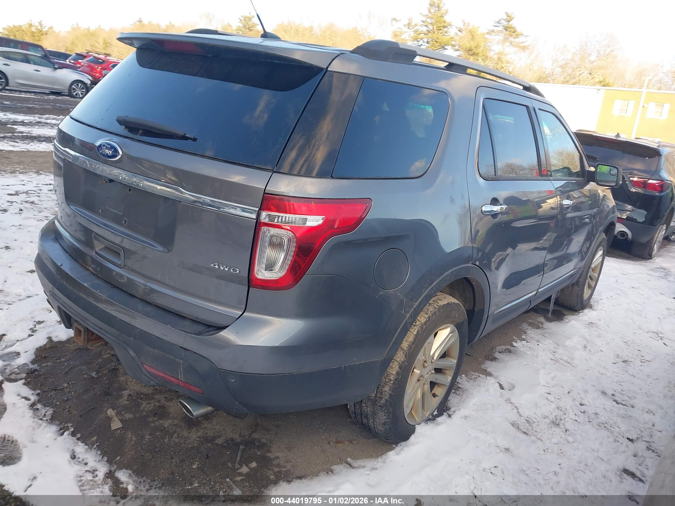 FORD EXPLORER image 4