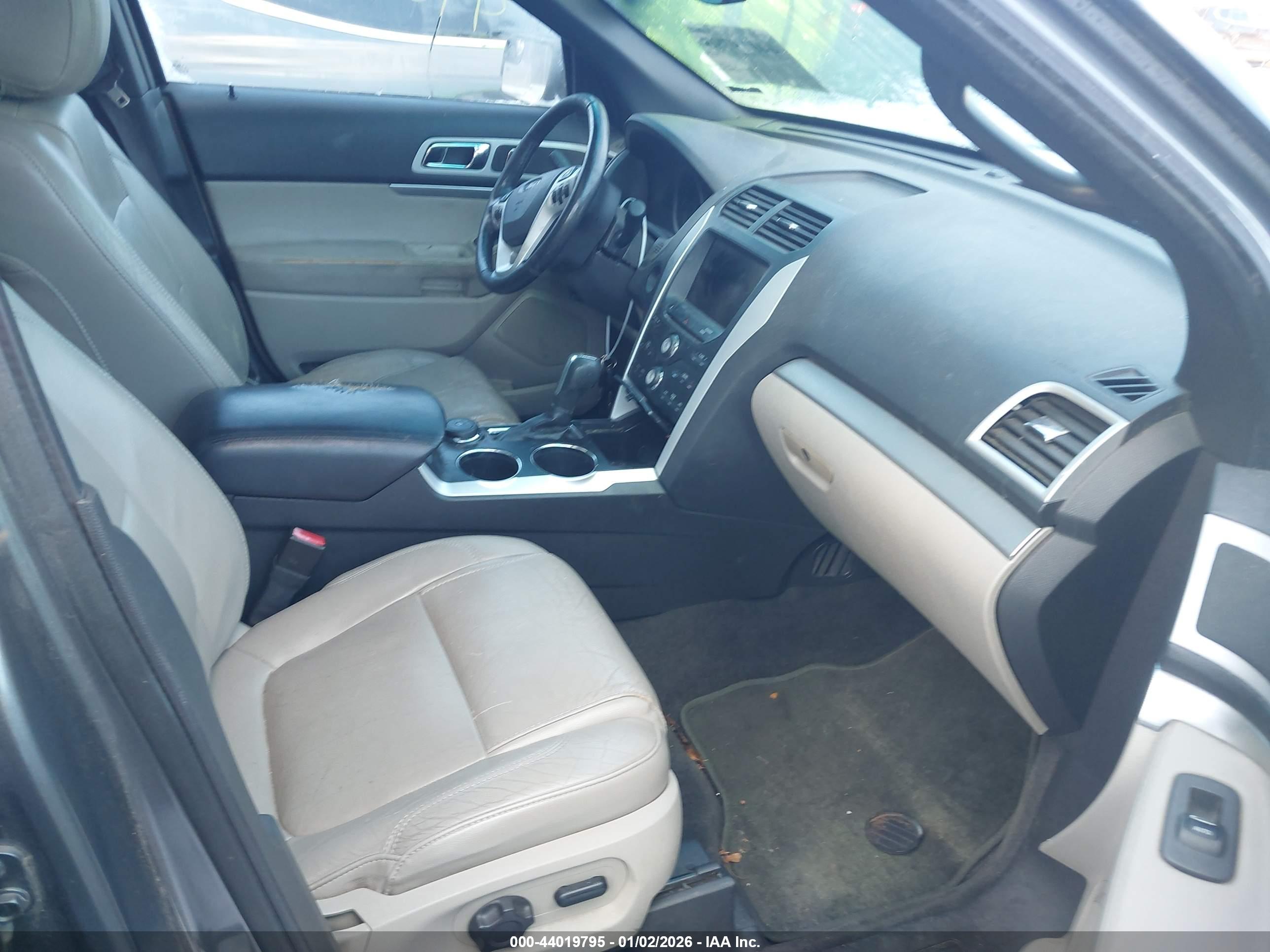 FORD EXPLORER image 5