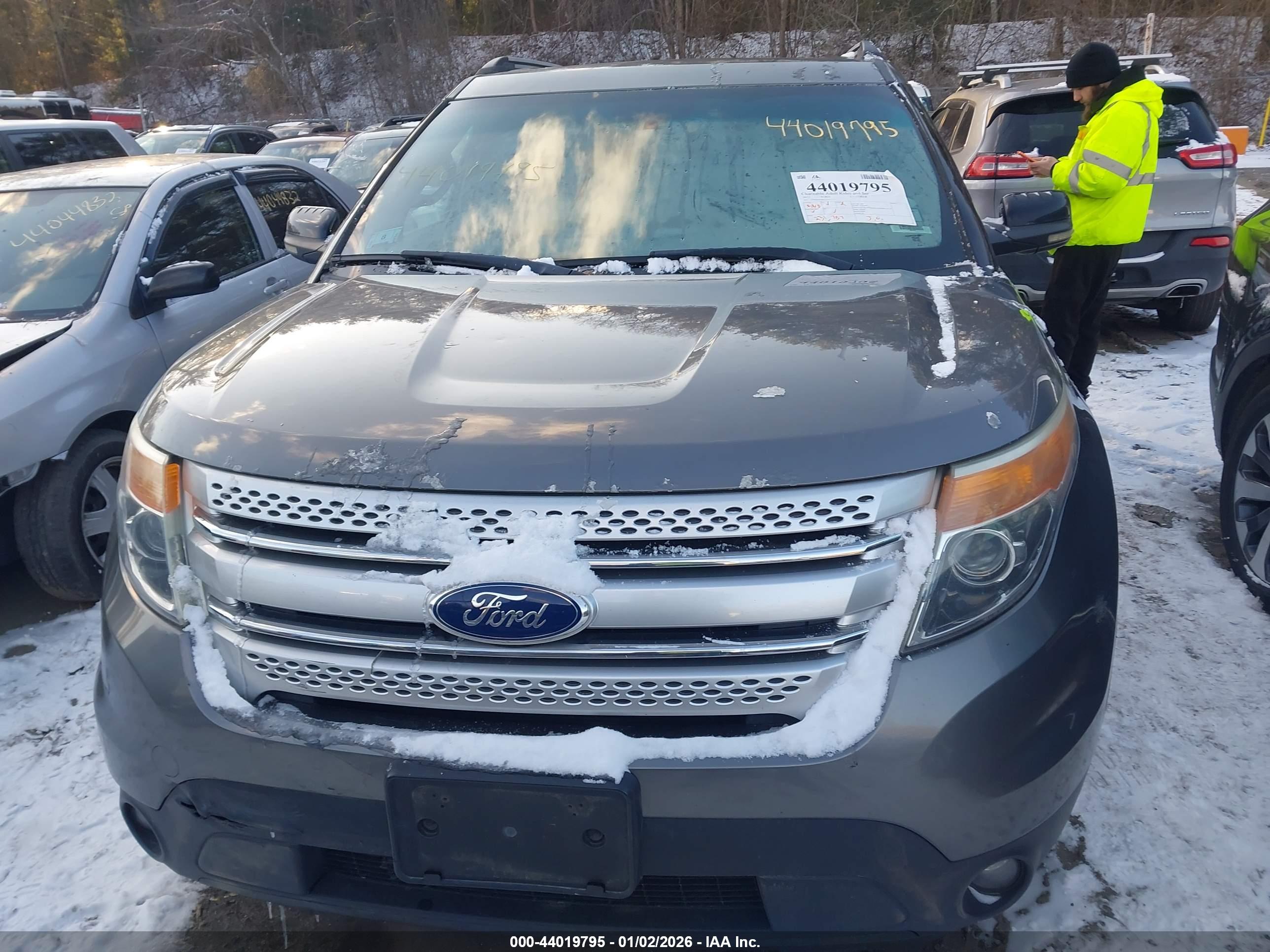 FORD EXPLORER image 6