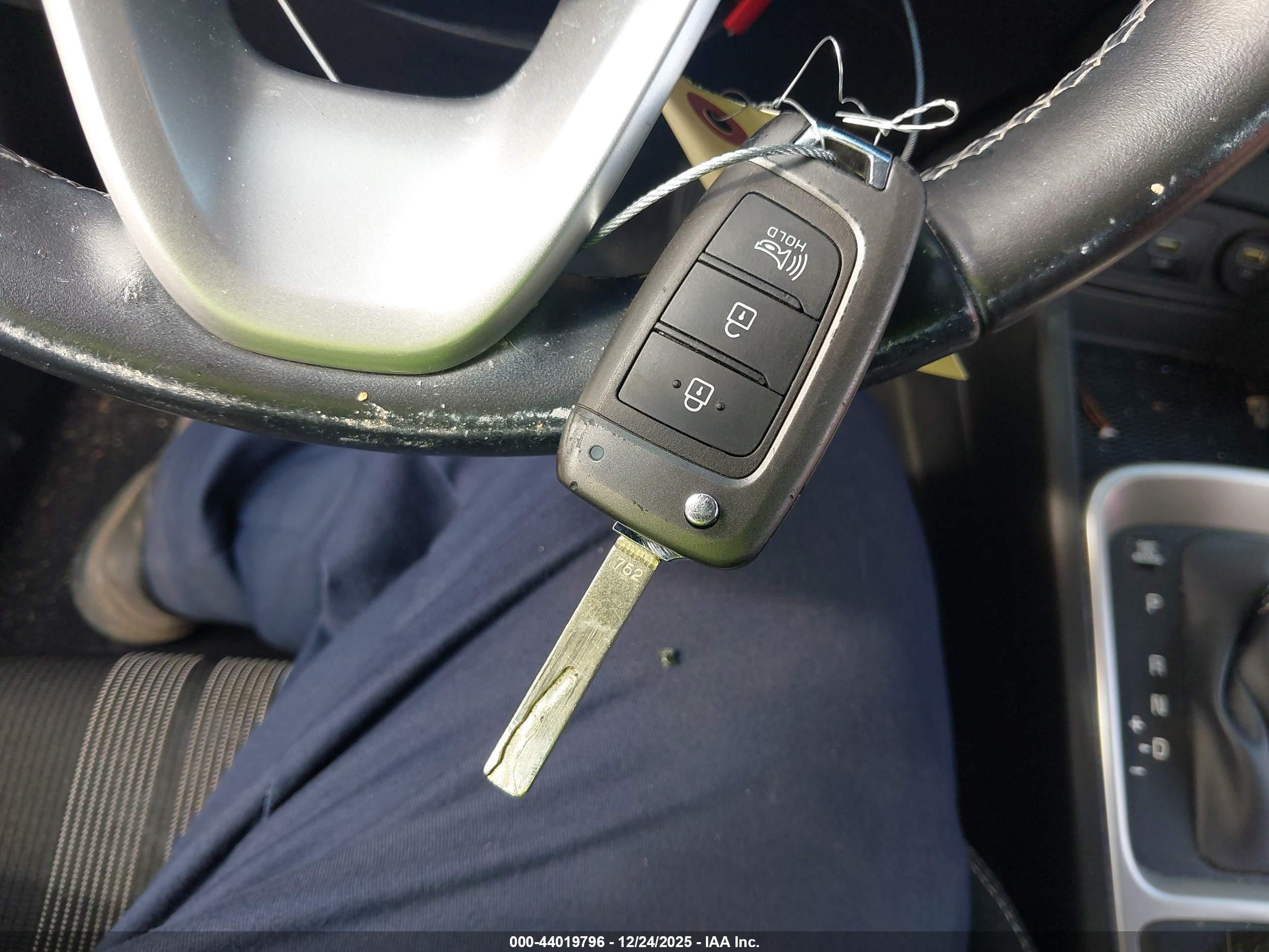 HYUNDAI VENUE image 11