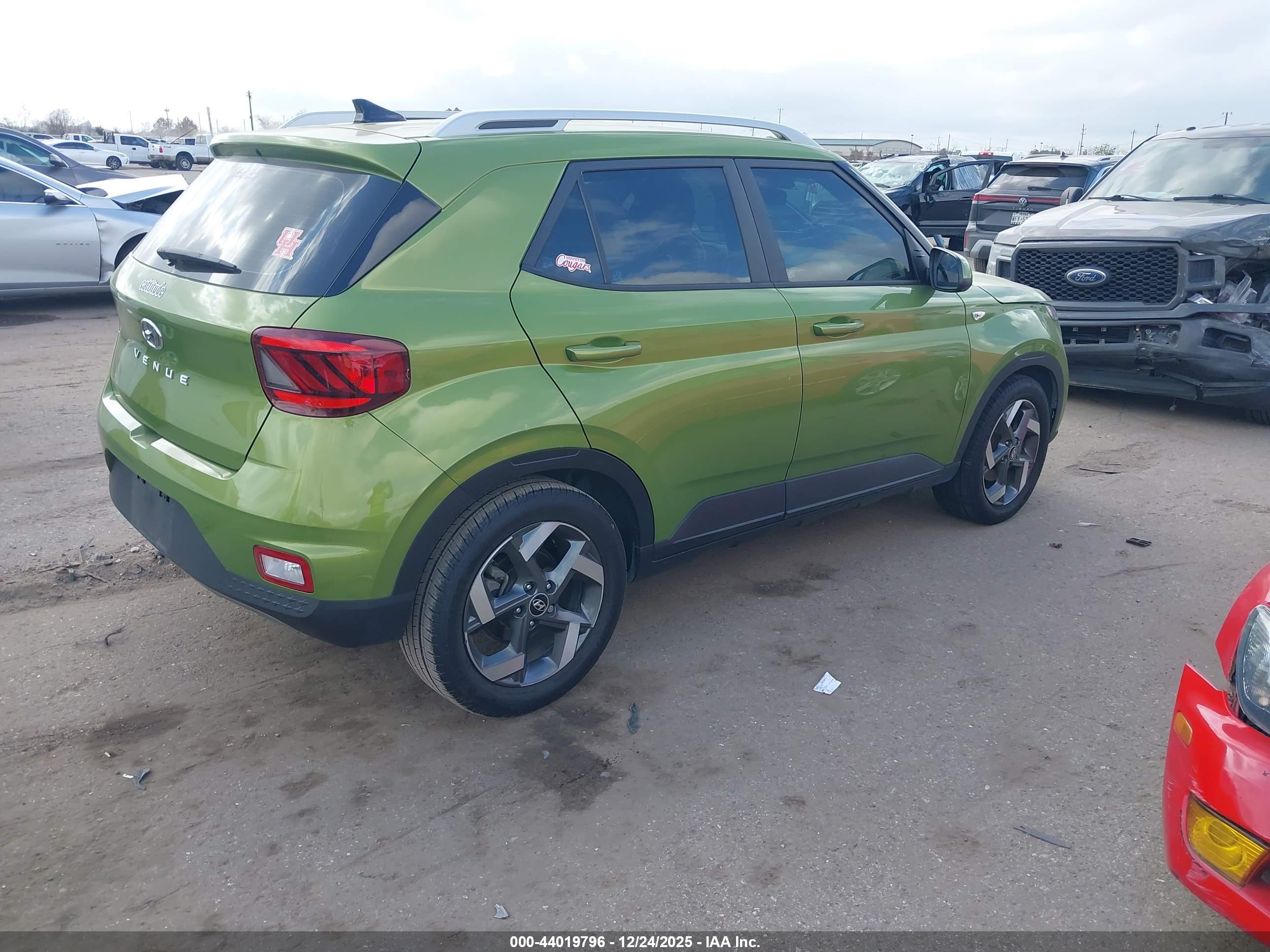HYUNDAI VENUE image 4